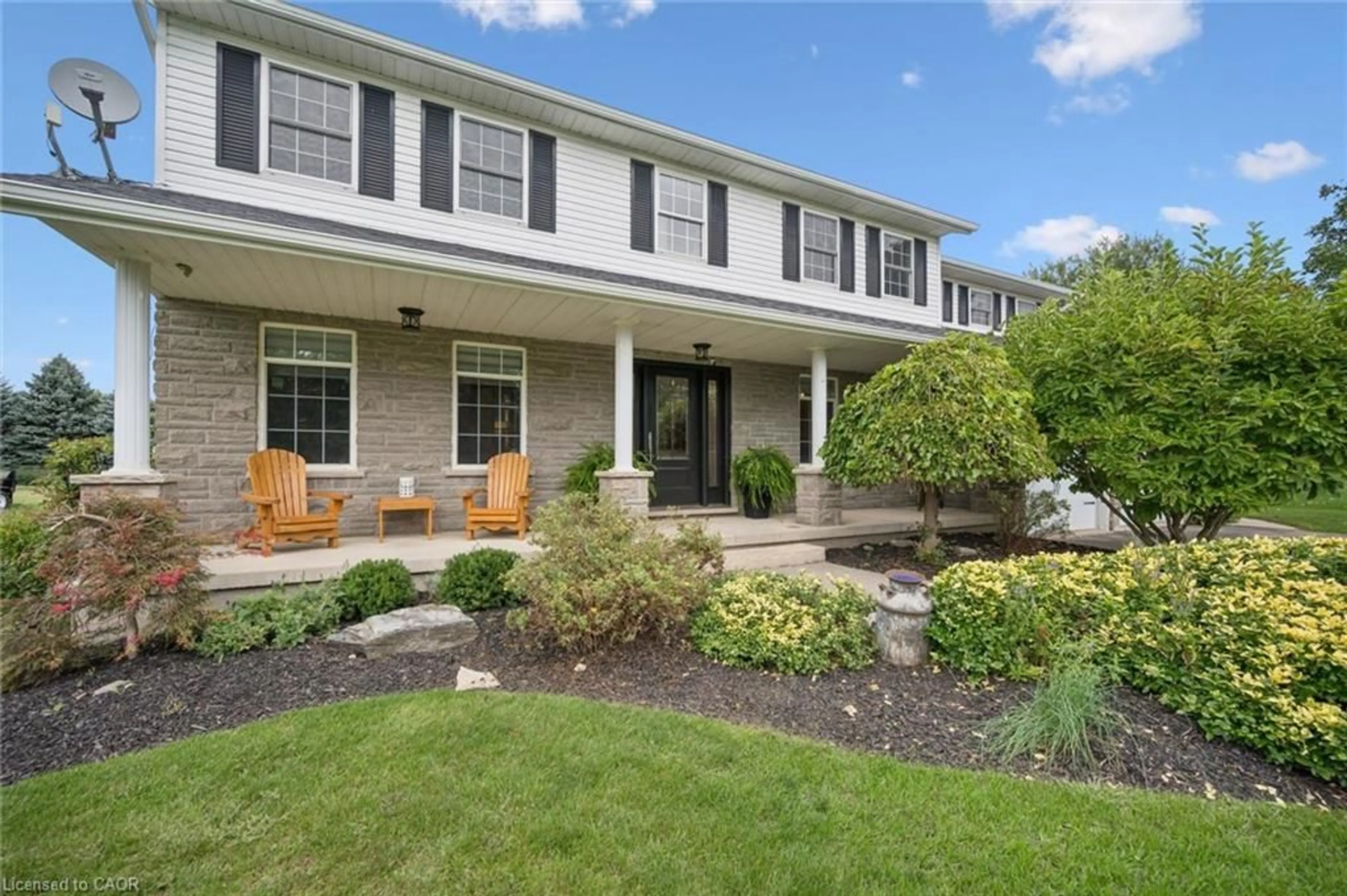 Home with vinyl exterior material, street for 28 Haley Crt, West Montrose Ontario N0B 1V0