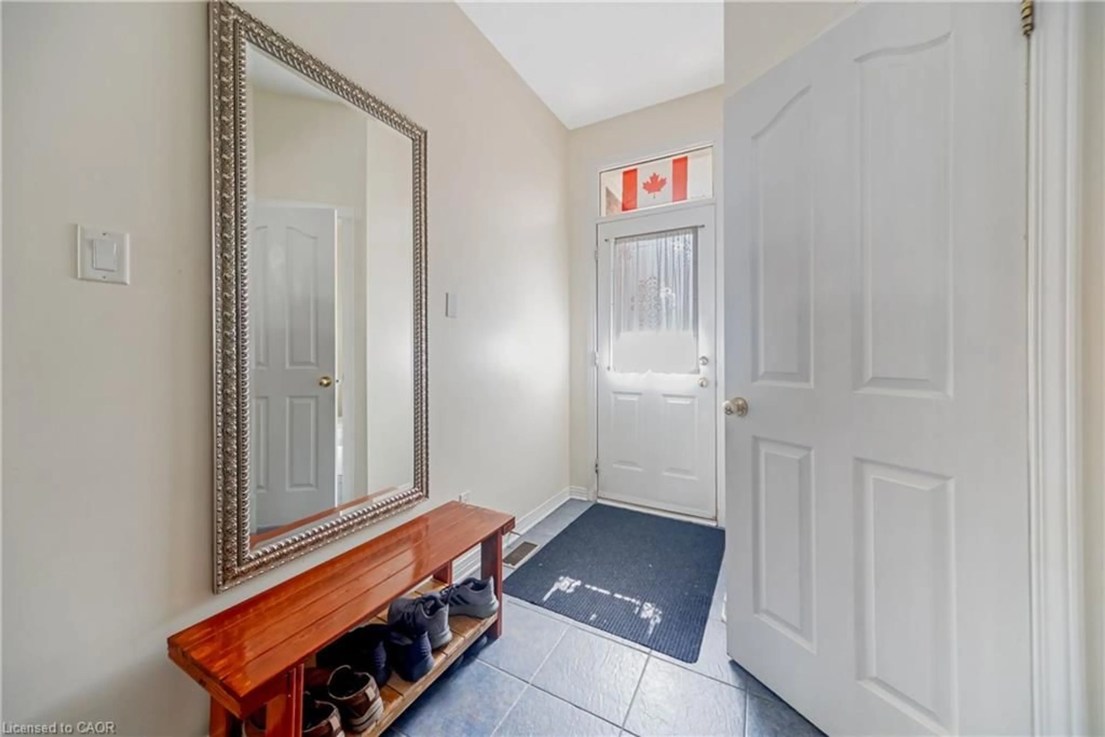 Indoor entryway for 82 Milner Downs Cres, Ottawa Ontario K2M 2S5