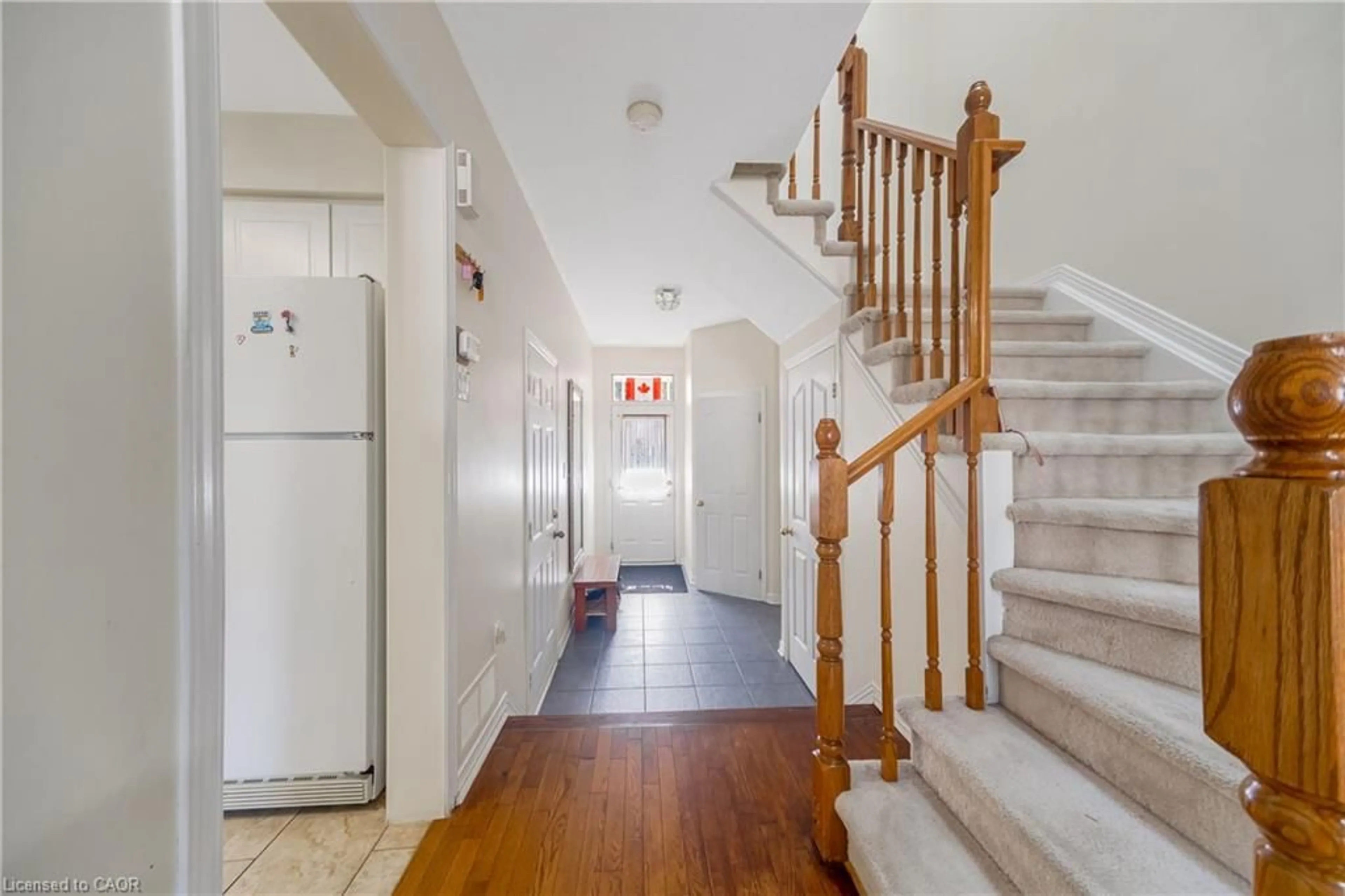 Indoor foyer for 82 Milner Downs Cres, Ottawa Ontario K2M 2S5