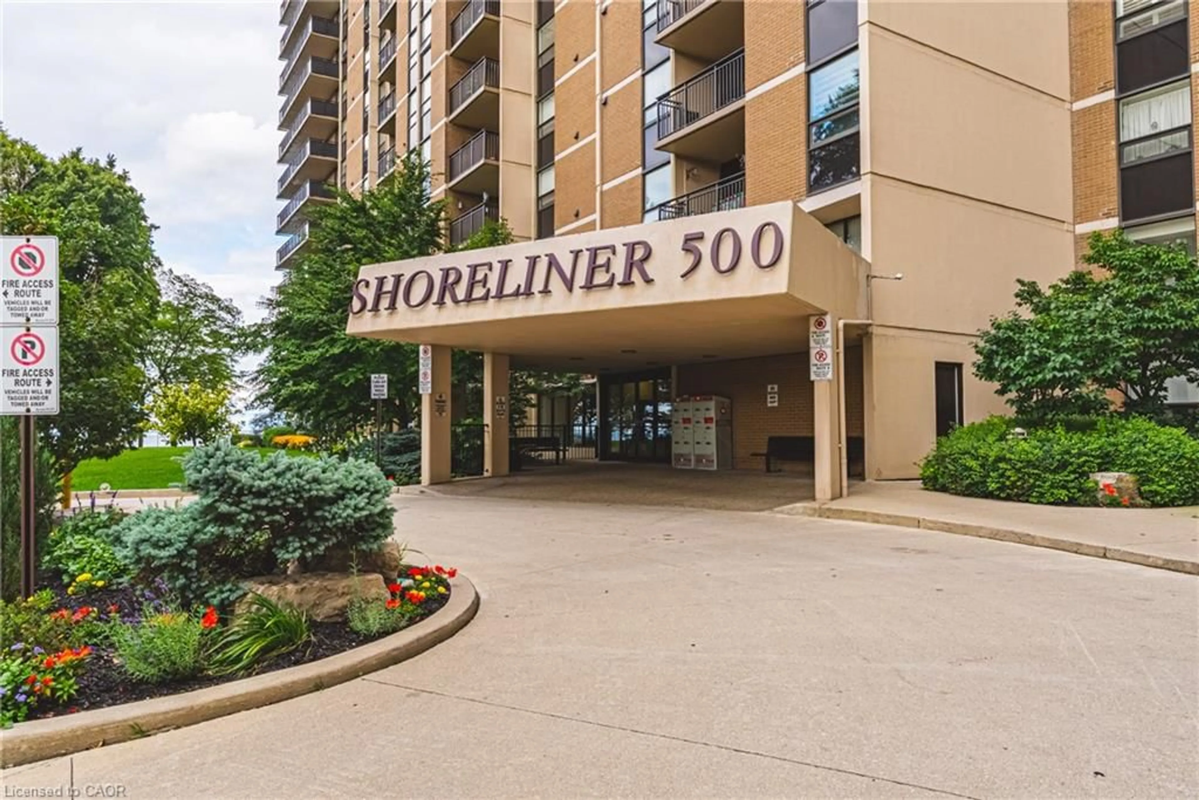 Indoor foyer for 500 Green Rd #509, Stoney Creek Ontario L8E 3M6