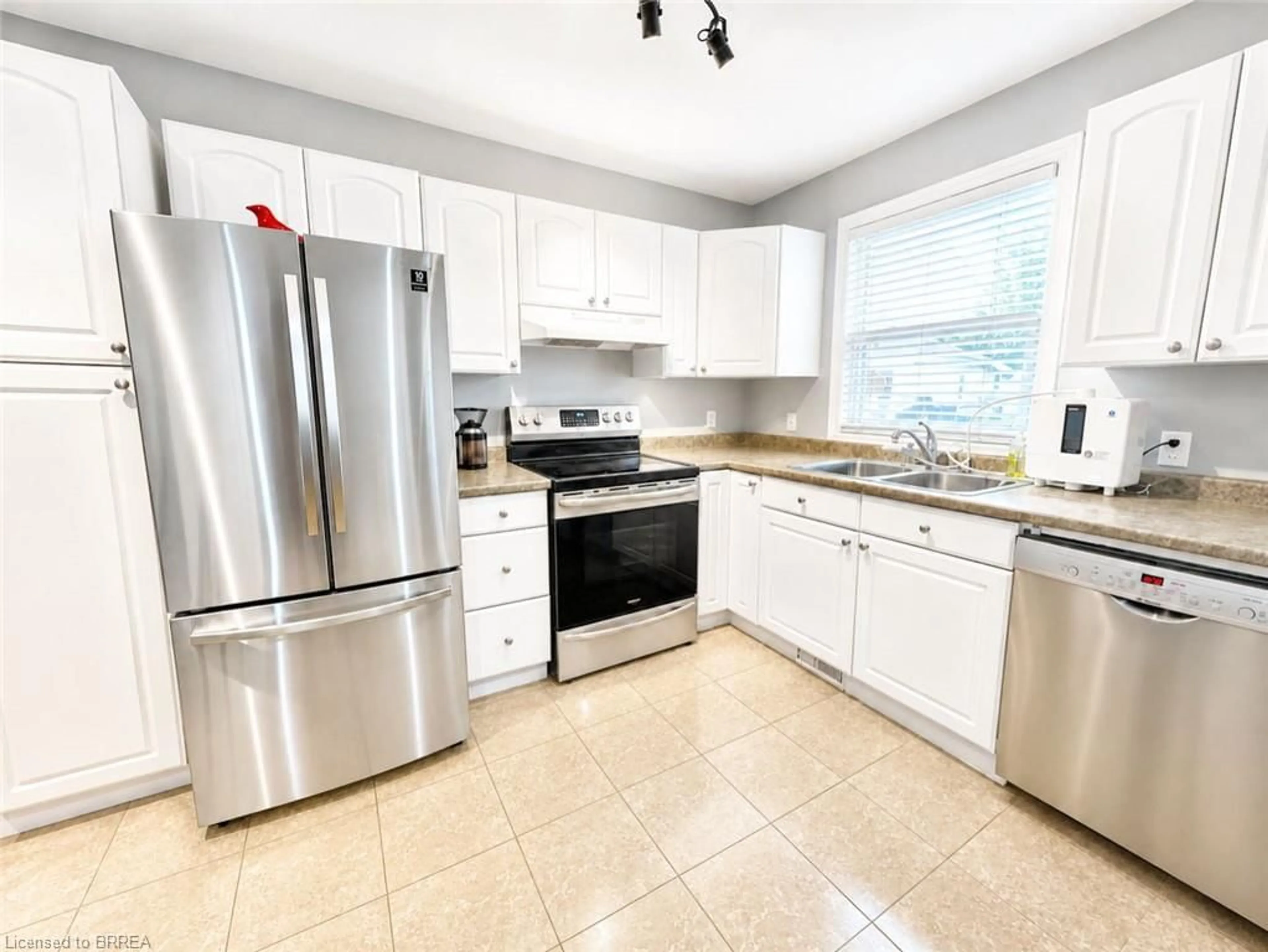 Standard kitchen, ceramic/tile floor for 15 Esther St, Brantford Ontario N3S 6K3