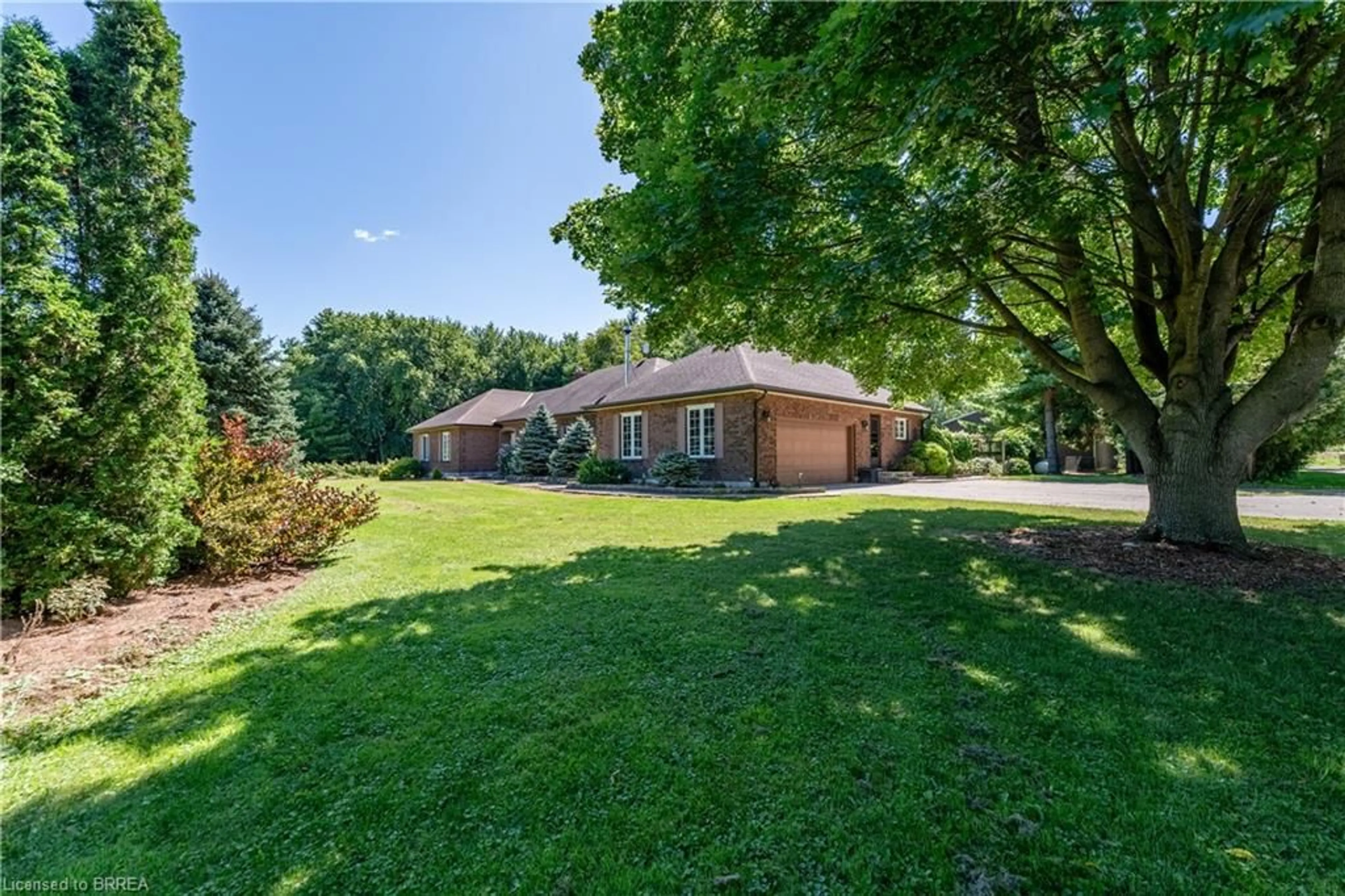 A pic from outside/outdoor area/front of a property/back of a property/a pic from drone, unknown for 1170 Thompson Rd, Waterford Ontario N0E 1Y0