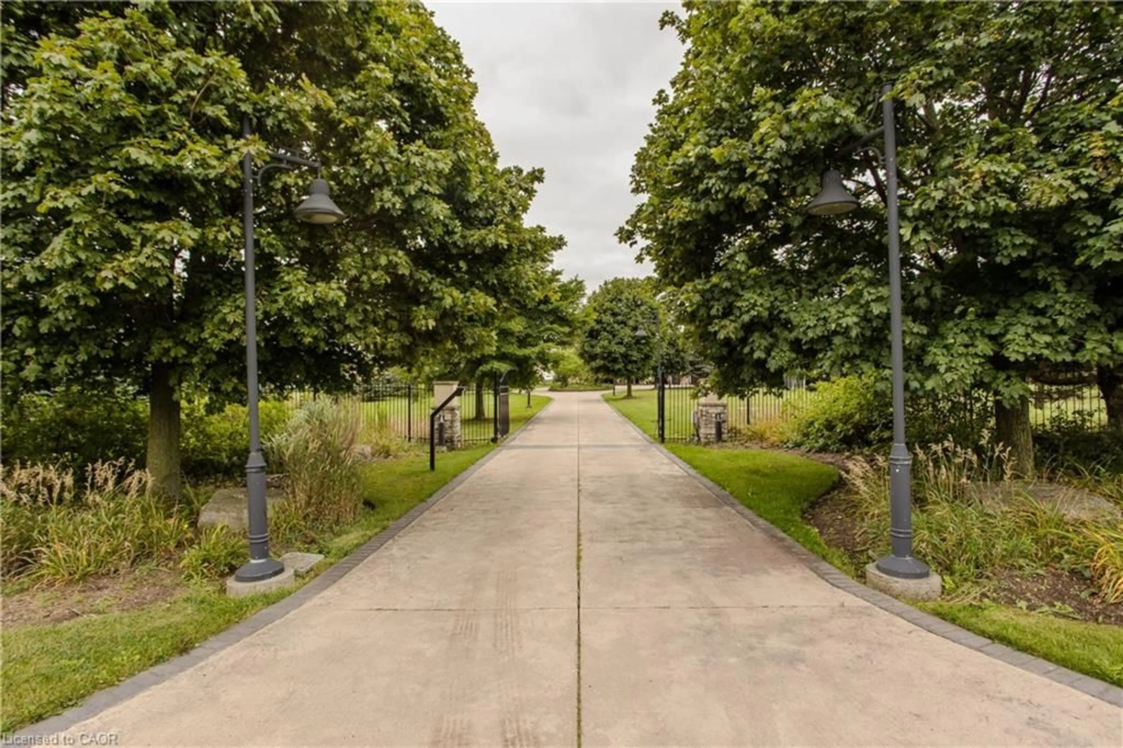 Patio, street for 5200 No 2 Side Rd, Milton Ontario L9E 0R2