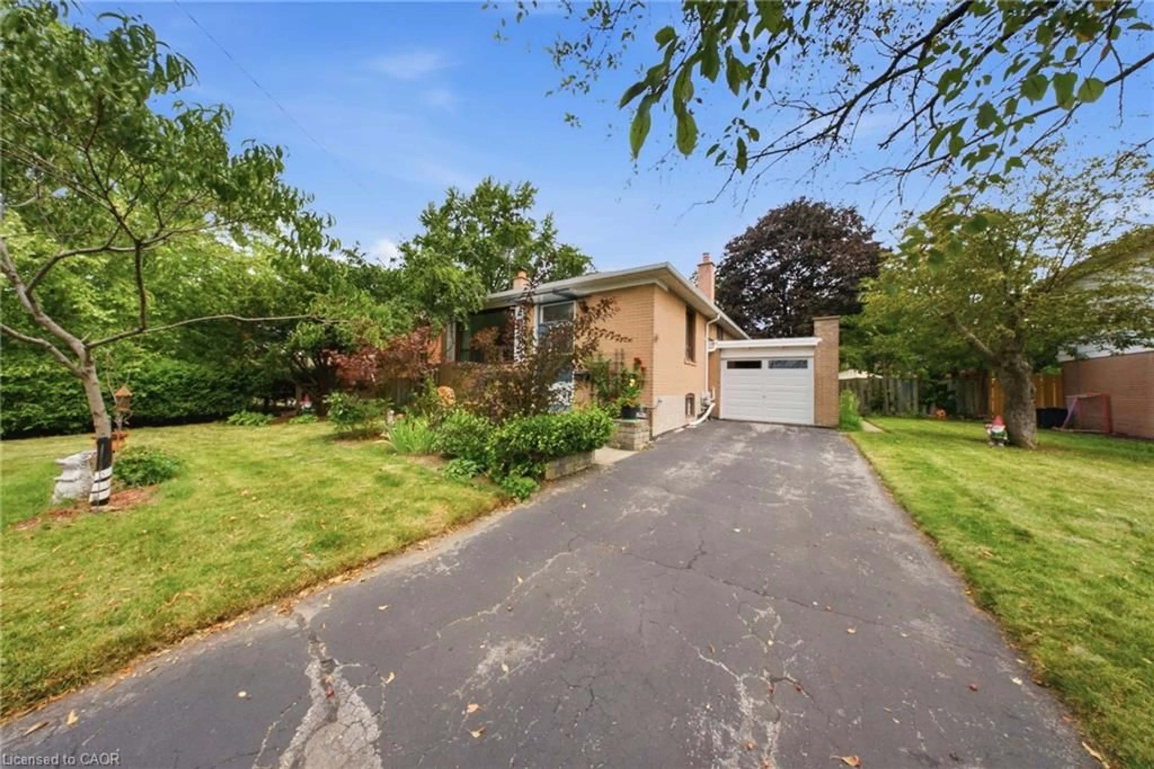 A pic from outside/outdoor area/front of a property/back of a property/a pic from drone, street for 88 Cavehill Cres, Scarborough Ontario M1R 4P9