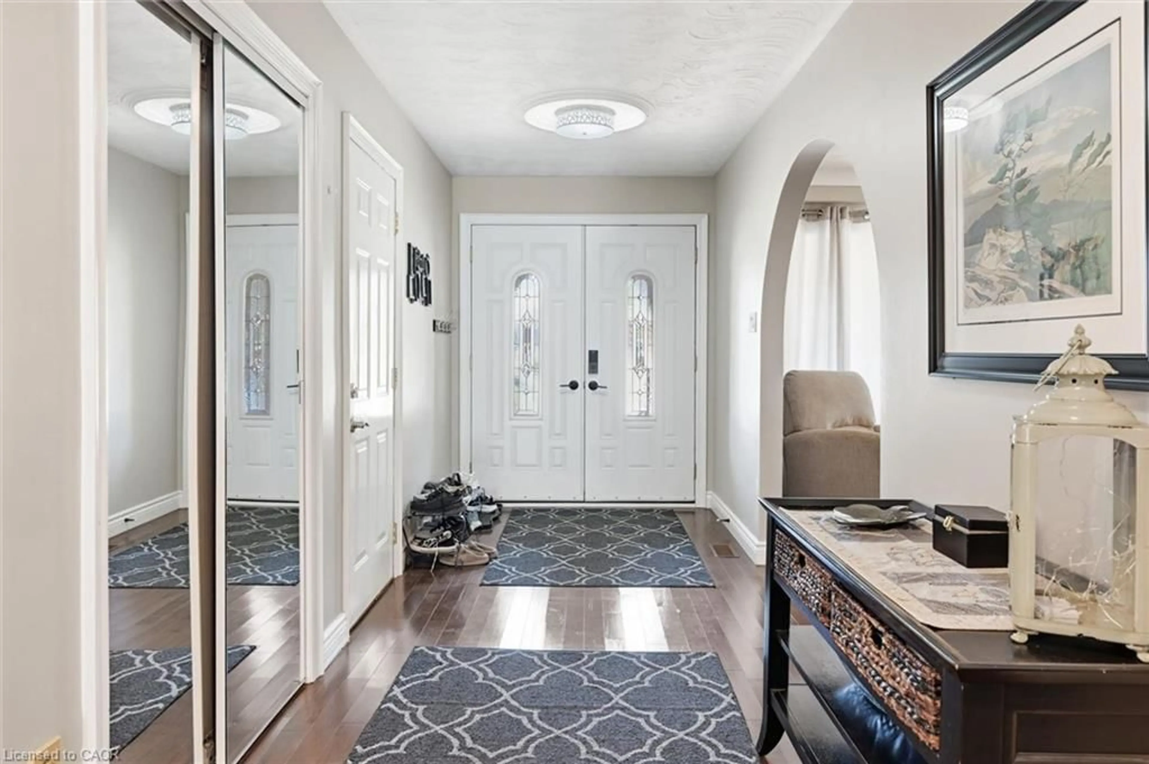 Indoor entryway for 309 Hawkridge Ave, Hamilton Ontario L9C 3L1