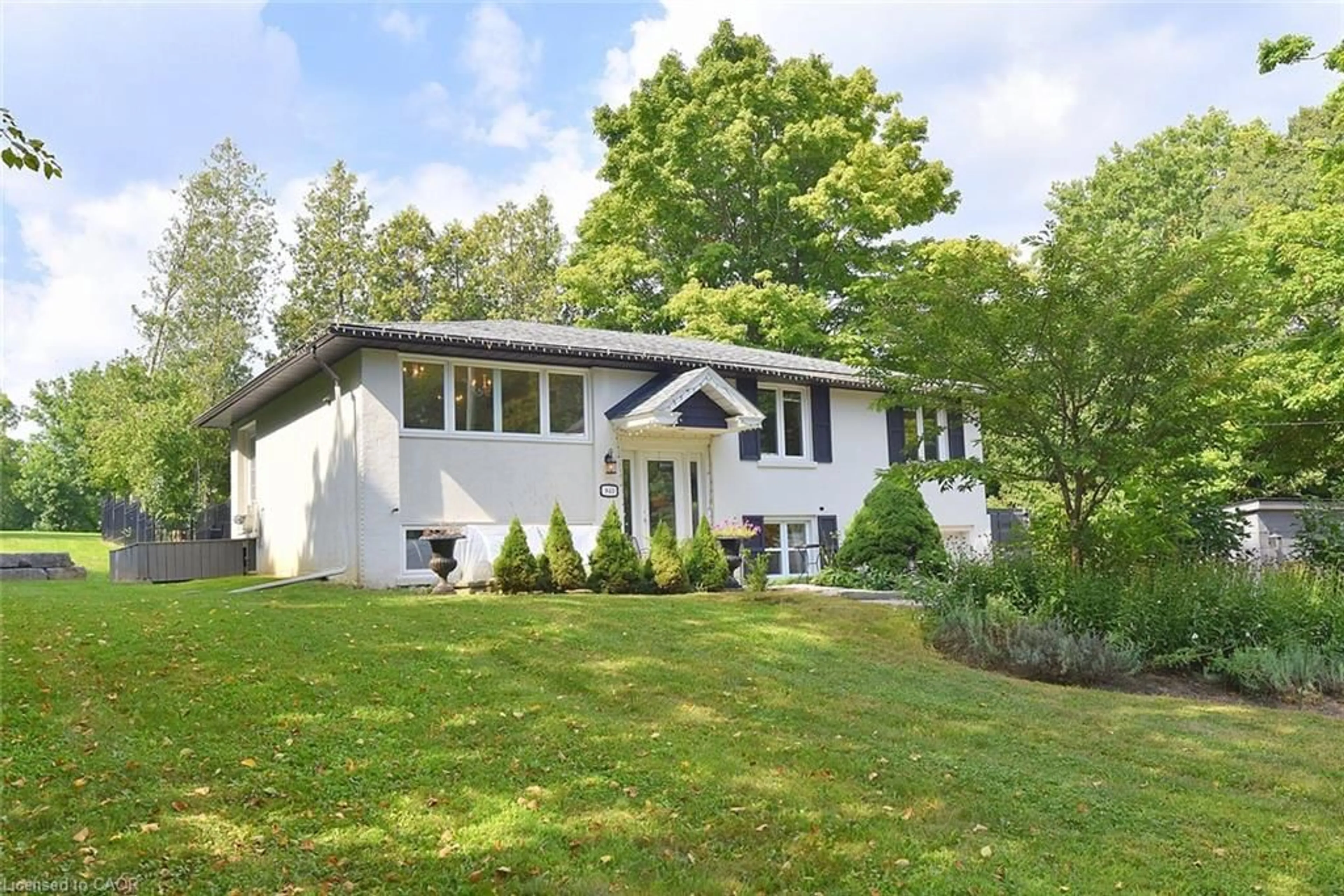 Home with vinyl exterior material, unknown for 843 Governor's Rd, Dundas Ontario L9H 5E3