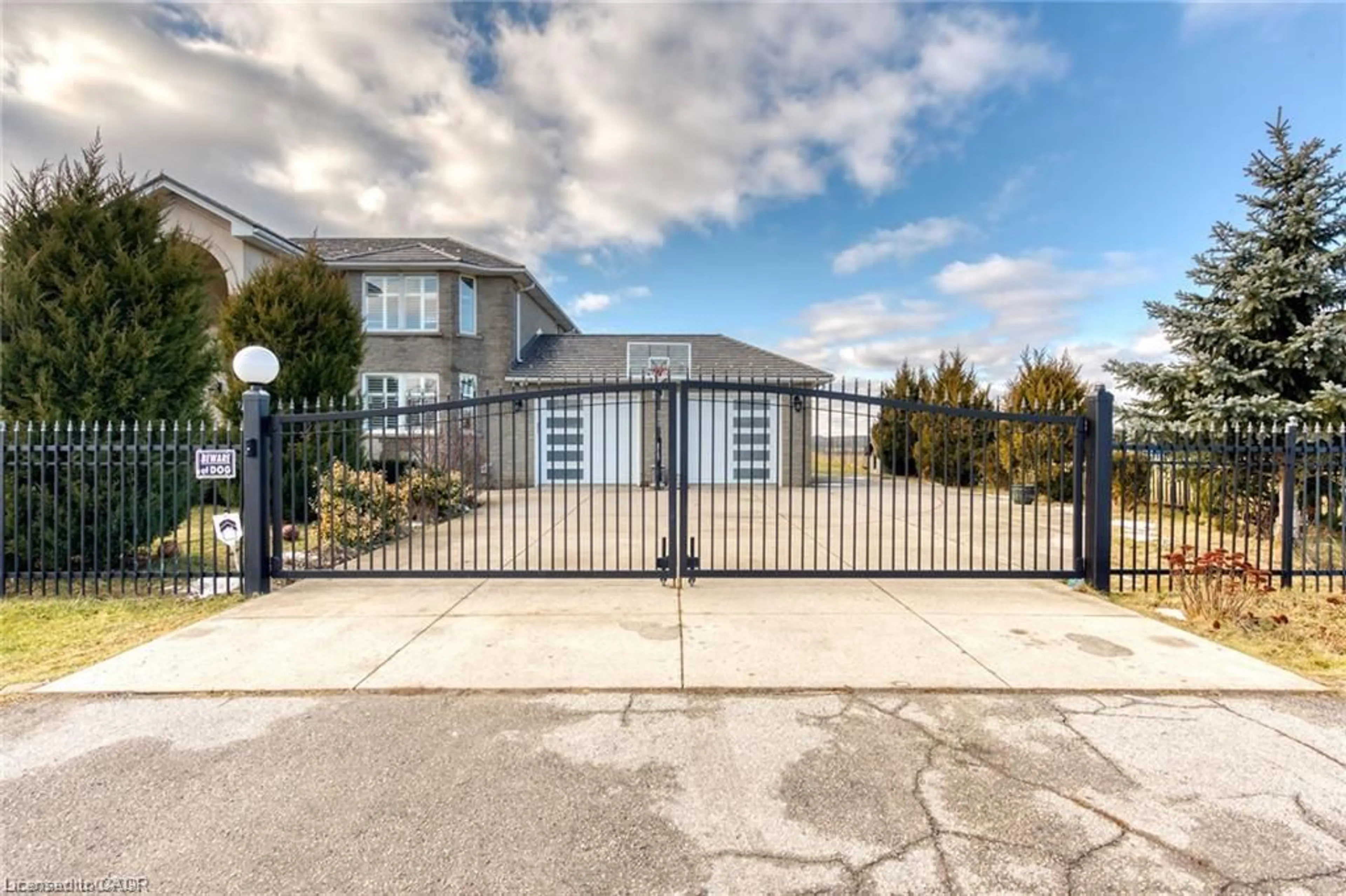 A pic from outside/outdoor area/front of a property/back of a property/a pic from drone, street for 283 Second Rd, Stoney Creek Ontario L8J 3J1
