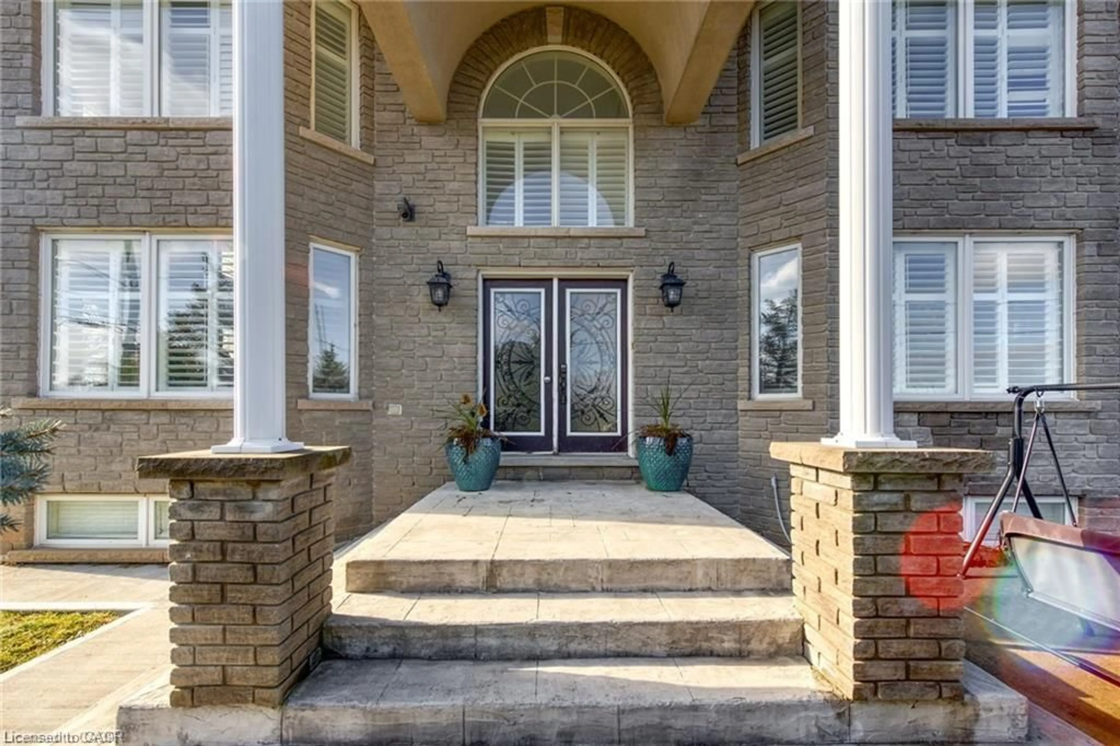 Indoor entryway for 283 Second Rd, Stoney Creek Ontario L8J 3J1
