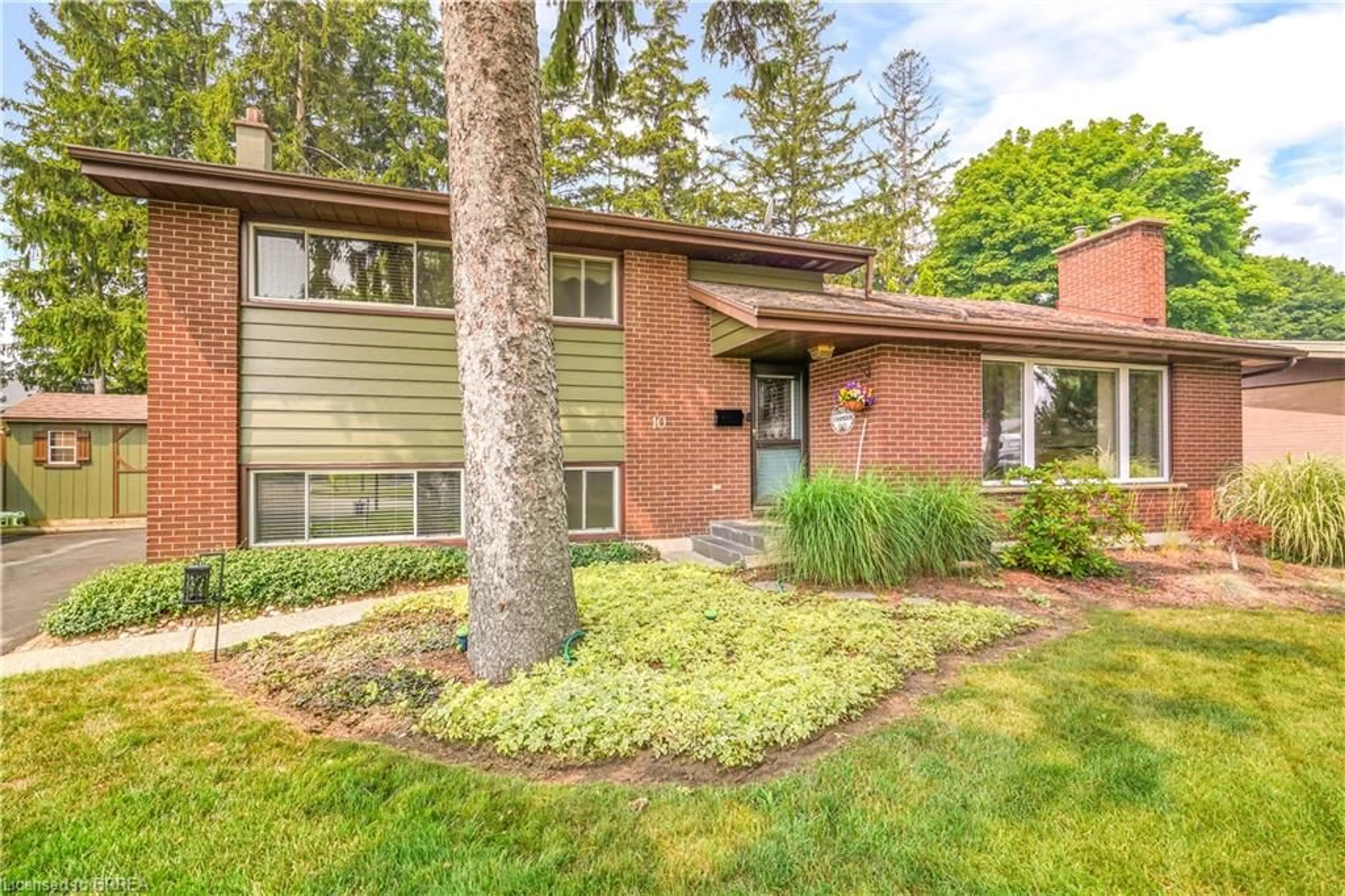 Home with brick exterior material, street for 10 Brier Cres, Brantford Ontario N3R 3M6