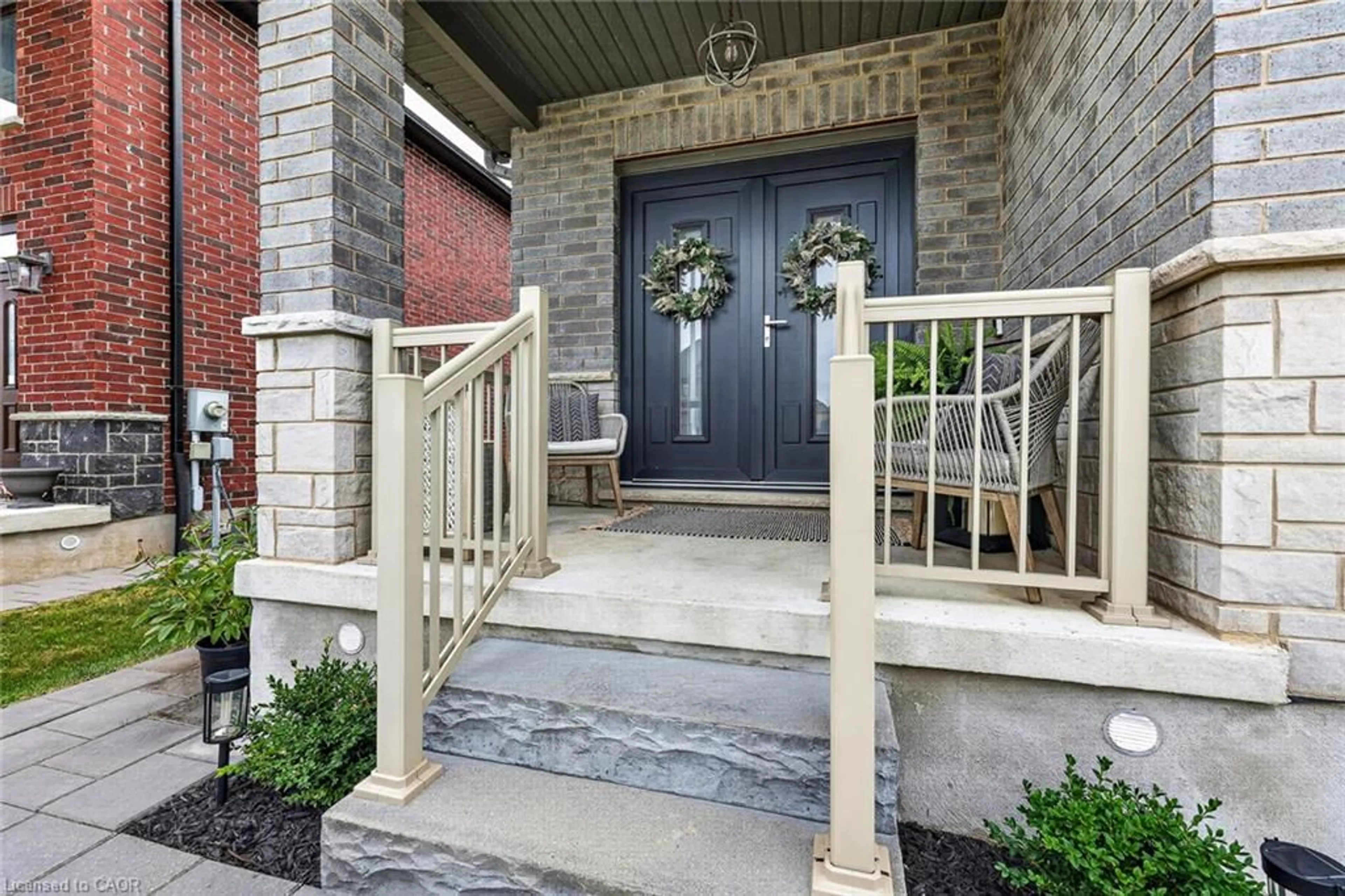 Indoor entryway for 9 Gibbons Rd, Paris Ontario N3L 0E9