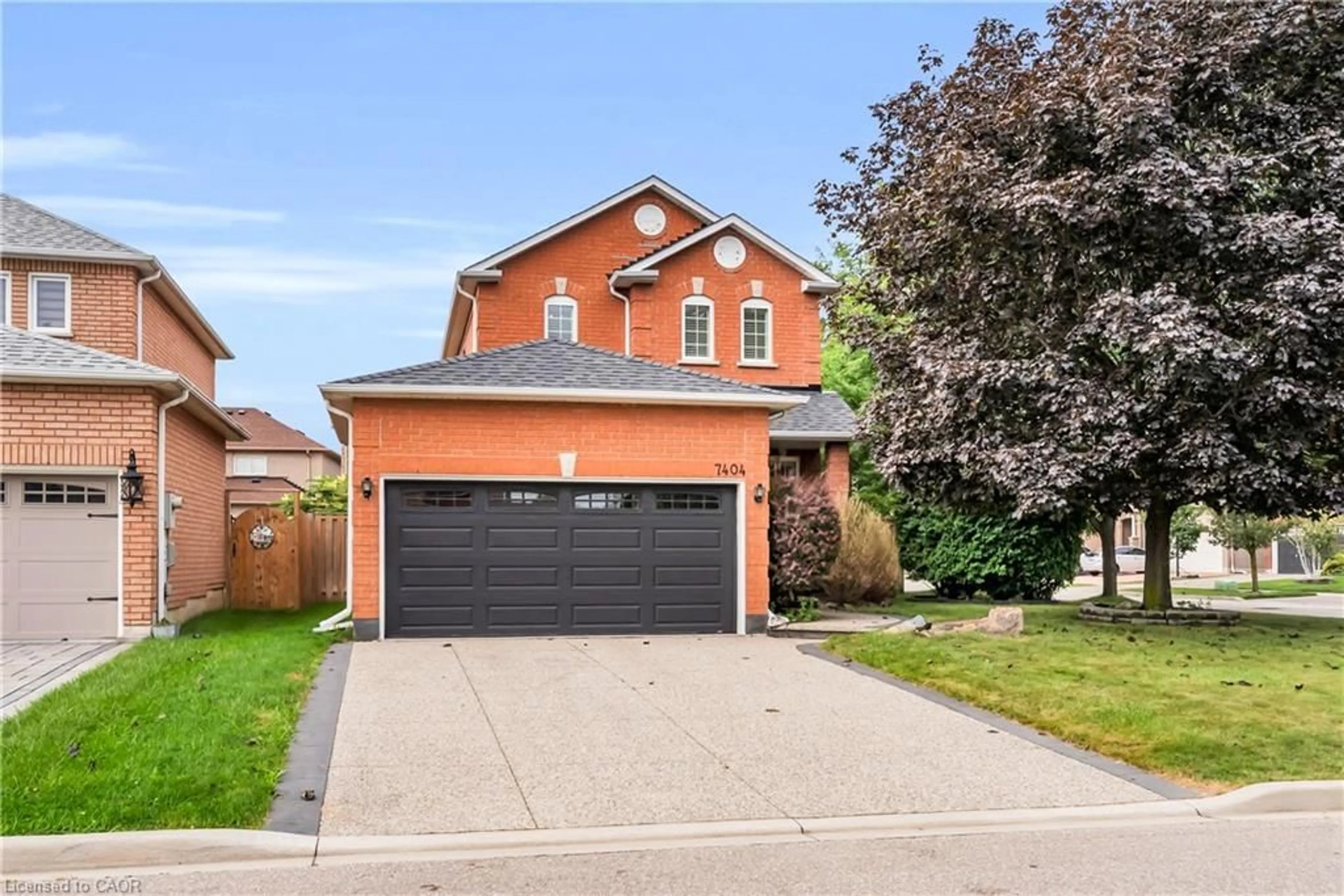 Home with brick exterior material, street for 7404 Davemark Crt, 10th Line Shore Ontario L5N 7P3