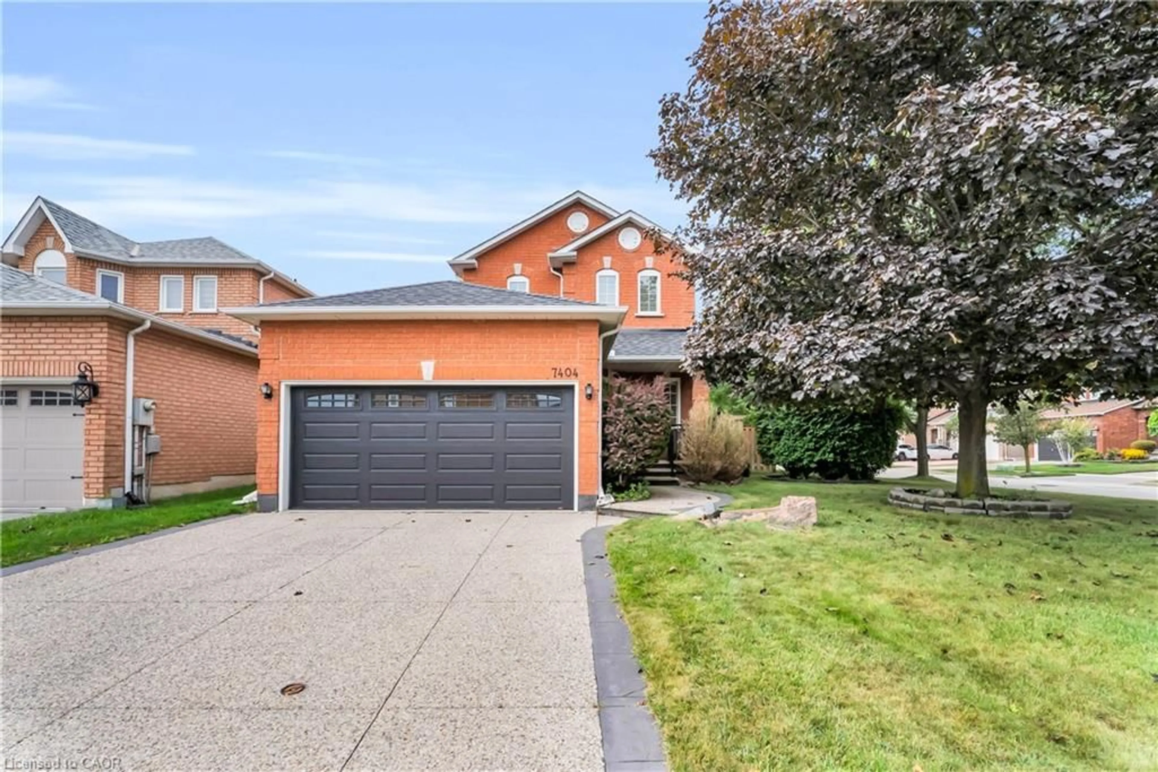 Home with brick exterior material, street for 7404 Davemark Crt, 10th Line Shore Ontario L5N 7P3