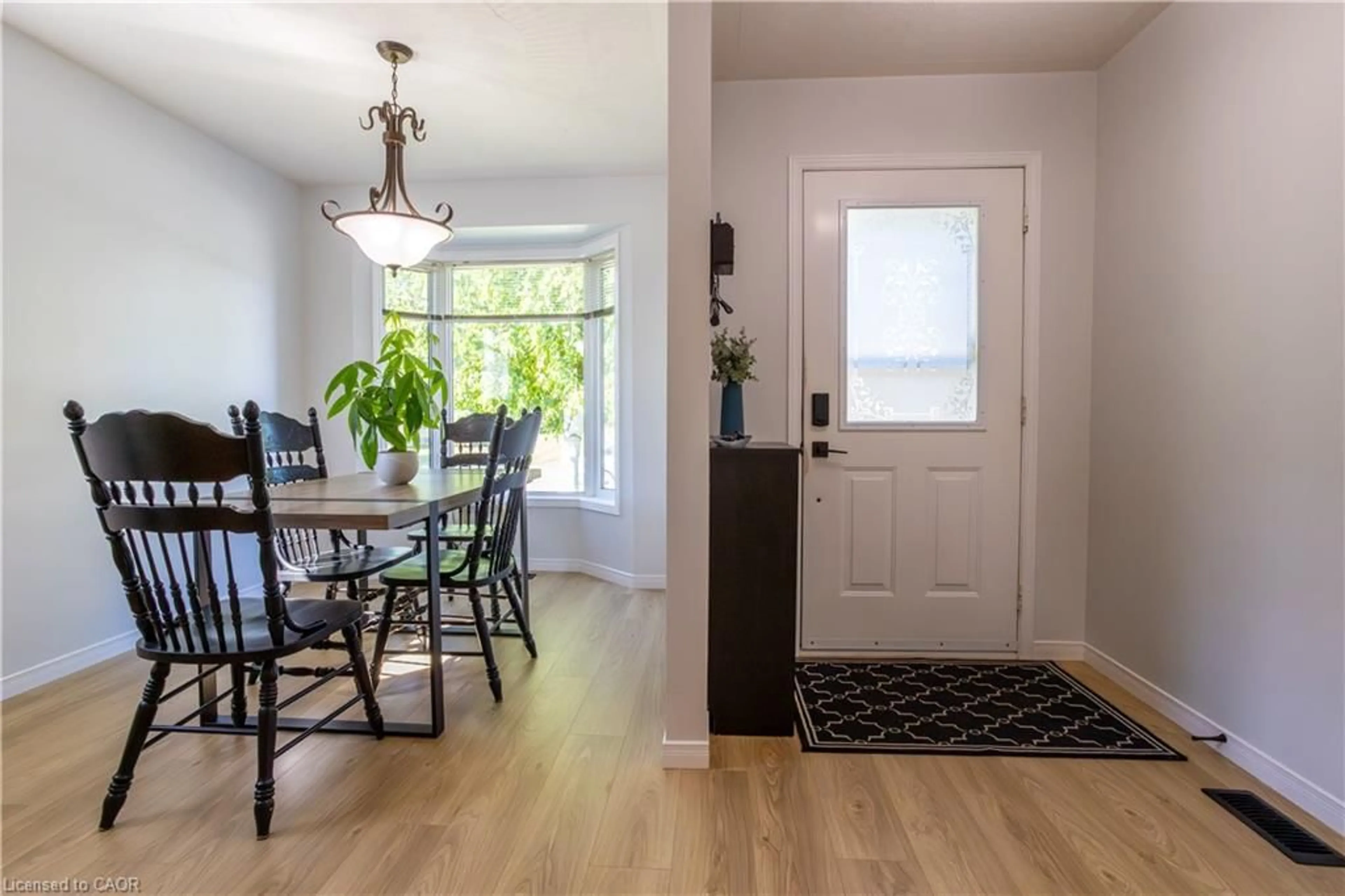 Indoor entryway for 536 St Andrew St, Port Dover Ontario N0A 1N0