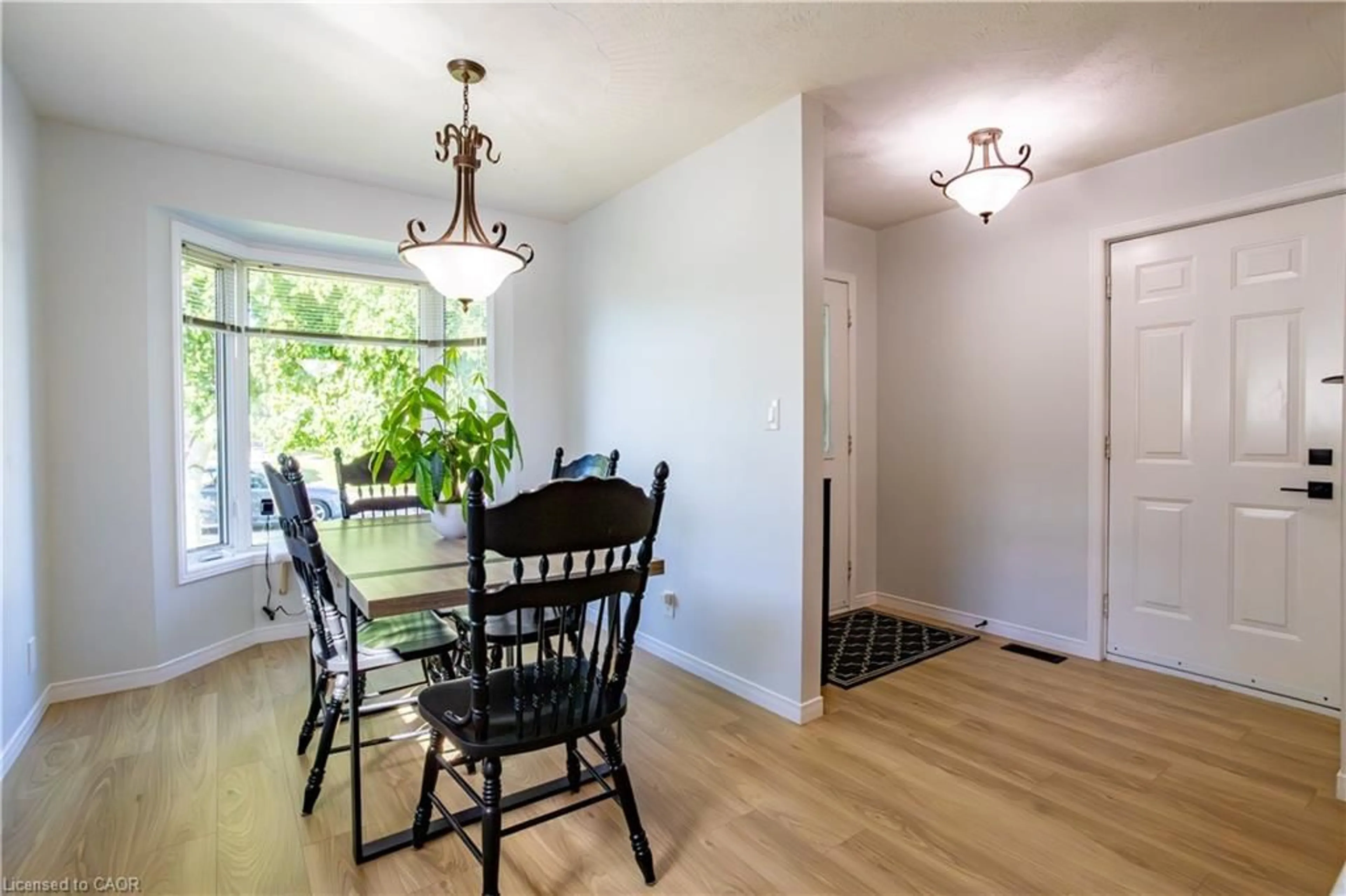 Dining room, wood/laminate floor for 536 St Andrew St, Port Dover Ontario N0A 1N0