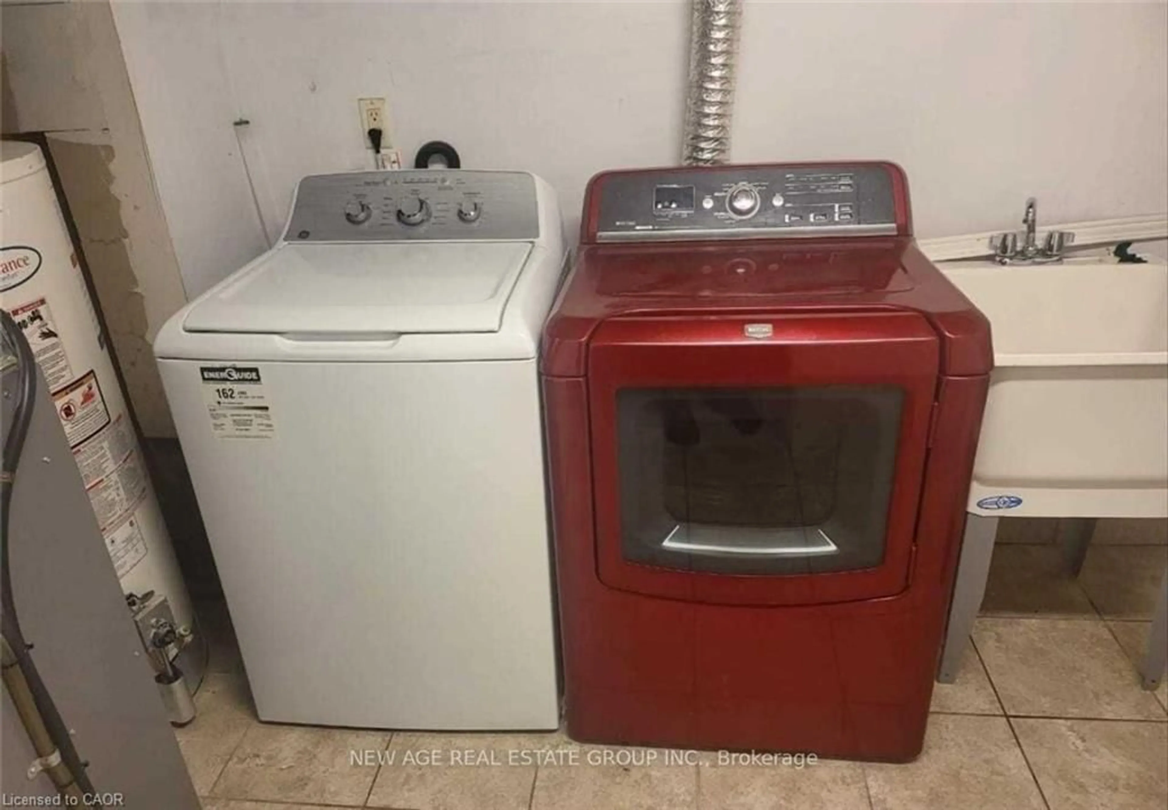 Laundry room for 467 Limeridge Rd, Hamilton Ontario L9C 2V7