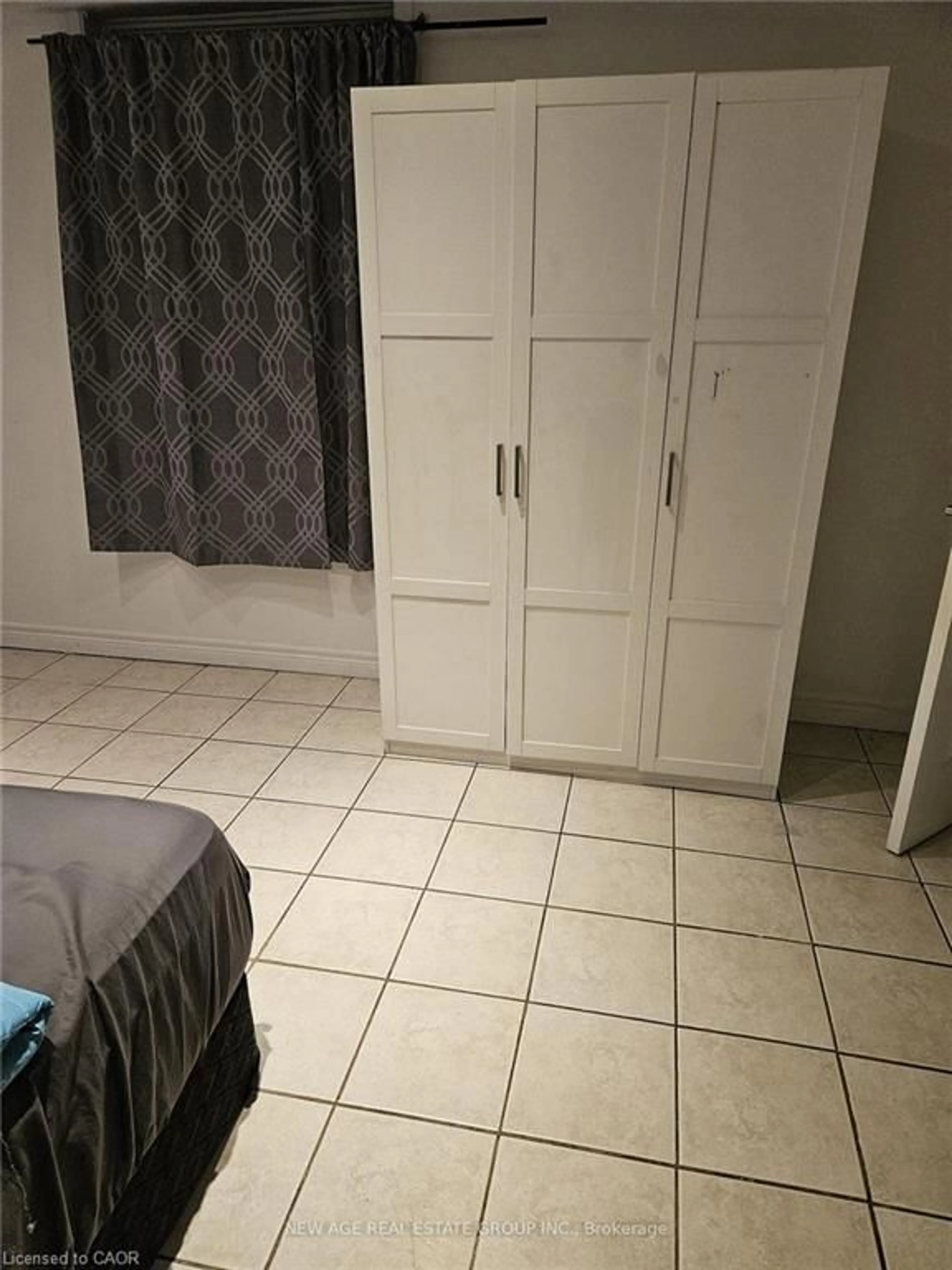 A pic of a room for 467 Limeridge Rd, Hamilton Ontario L9C 2V7