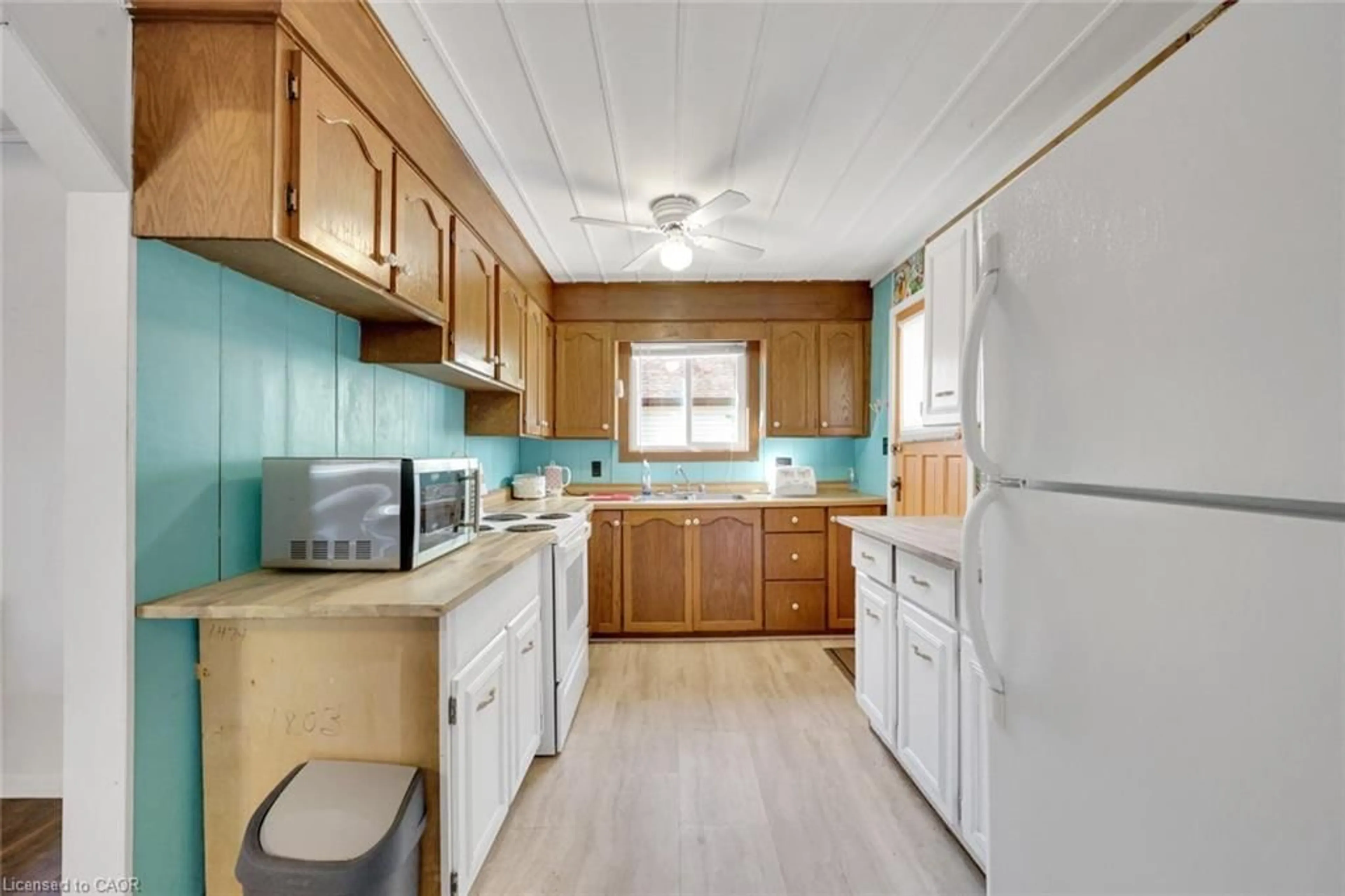 Standard kitchen, ceramic/tile floor for 11 Snooks Dr, Turkey Point Ontario N3Y 4J9