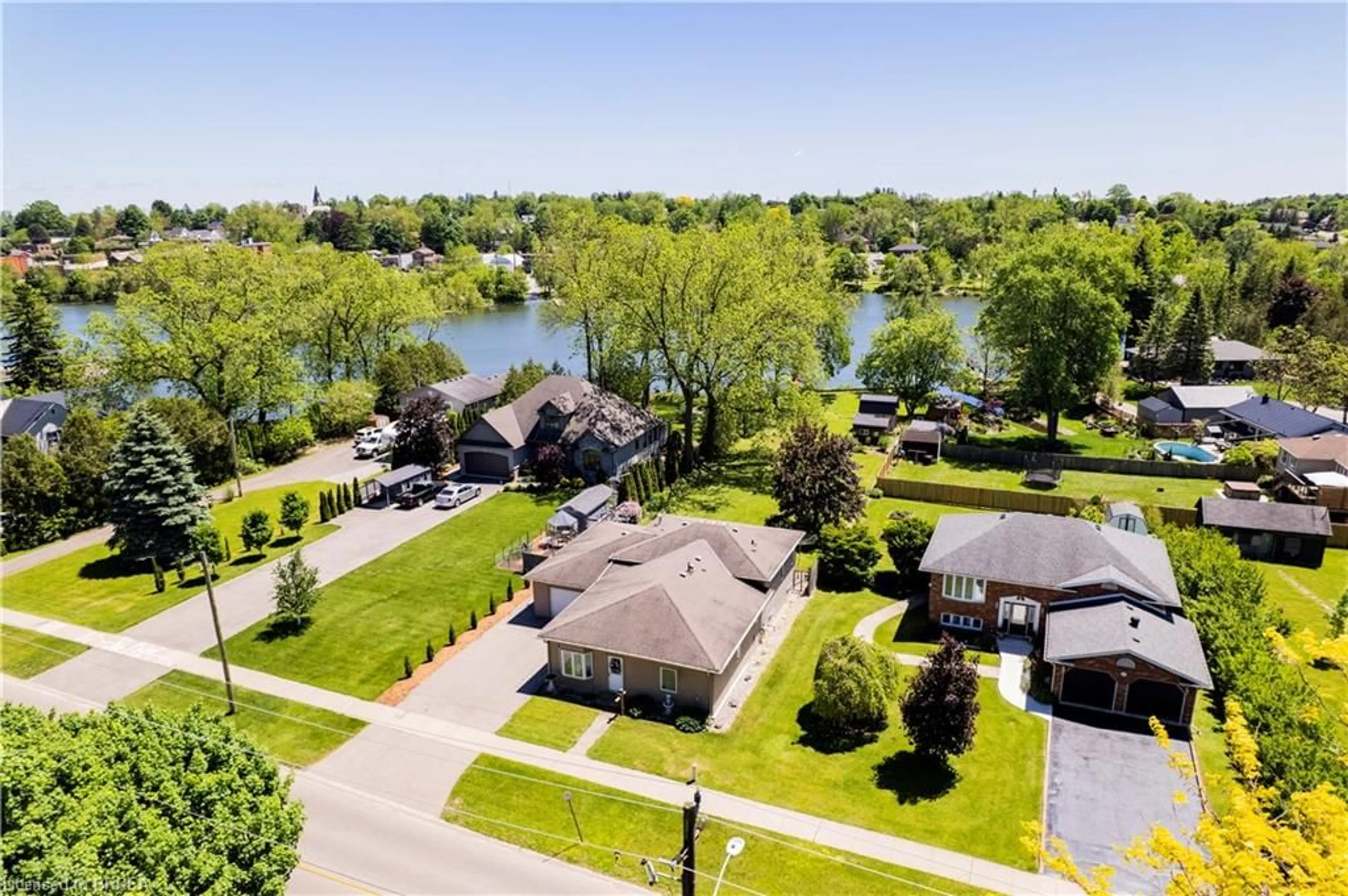 A pic from outside/outdoor area/front of a property/back of a property/a pic from drone, water/lake/river/ocean view for 100 Mechanic St, Waterford Ontario N0E 1Y0