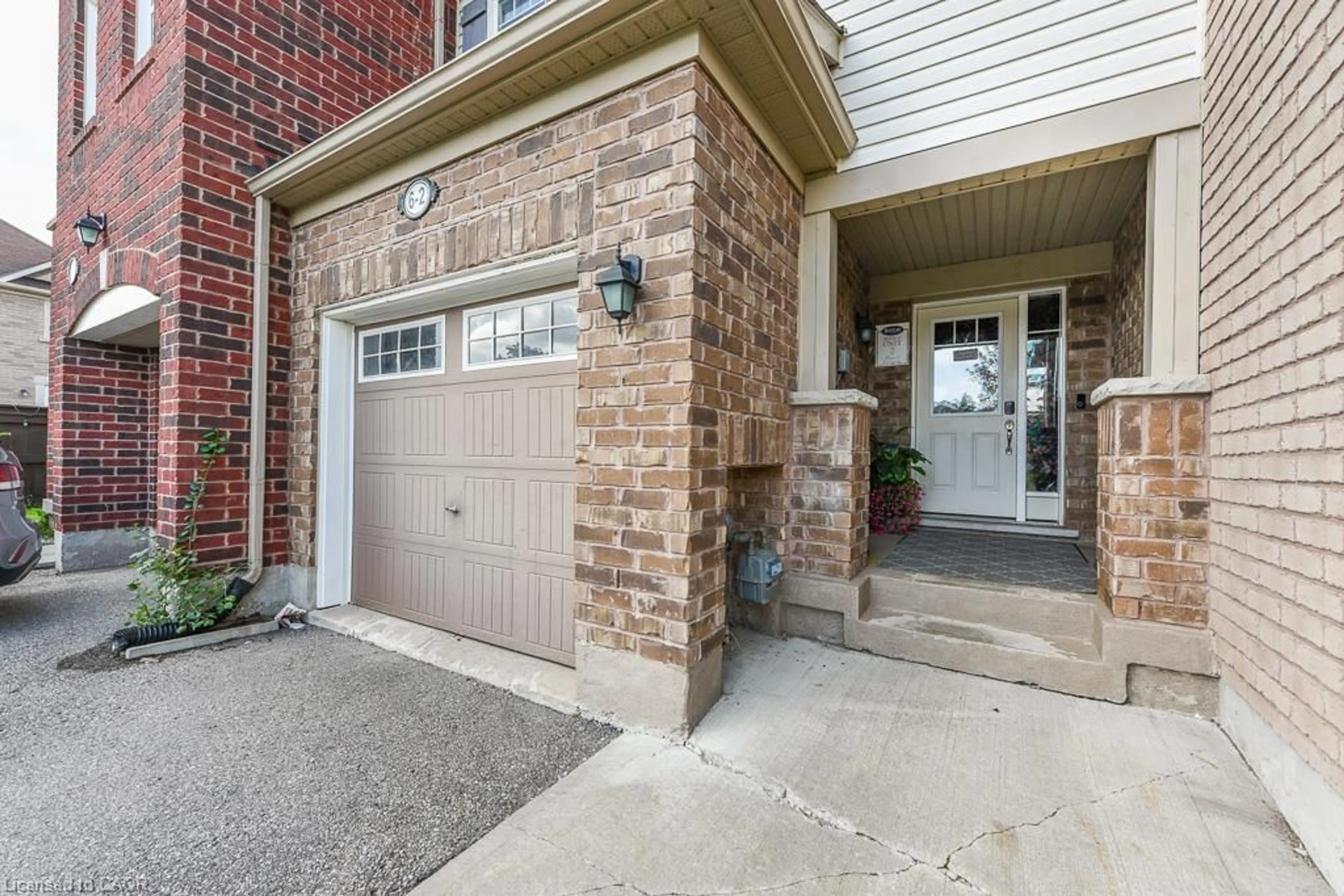 Indoor entryway for 6 Ventura Ave #2, Brampton Ontario L6Y 4X8
