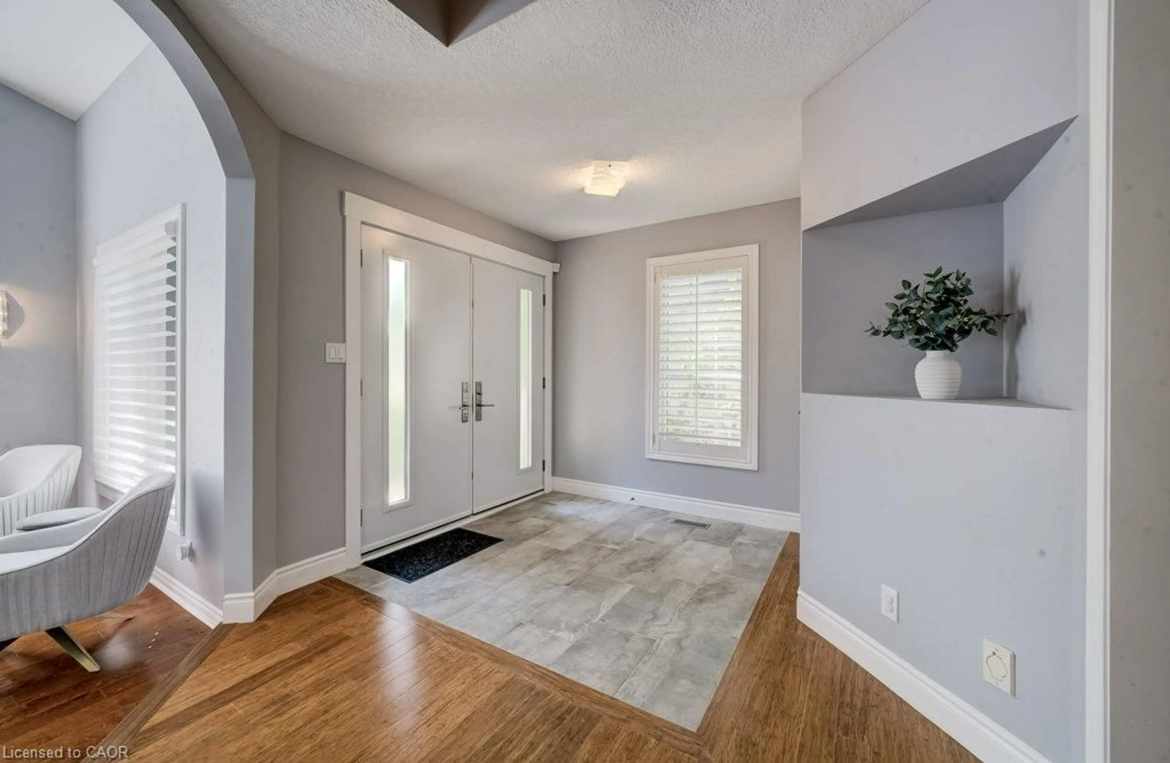 Indoor entryway for 324 Edenwood Pl, Waterloo Ontario N2T 2S2