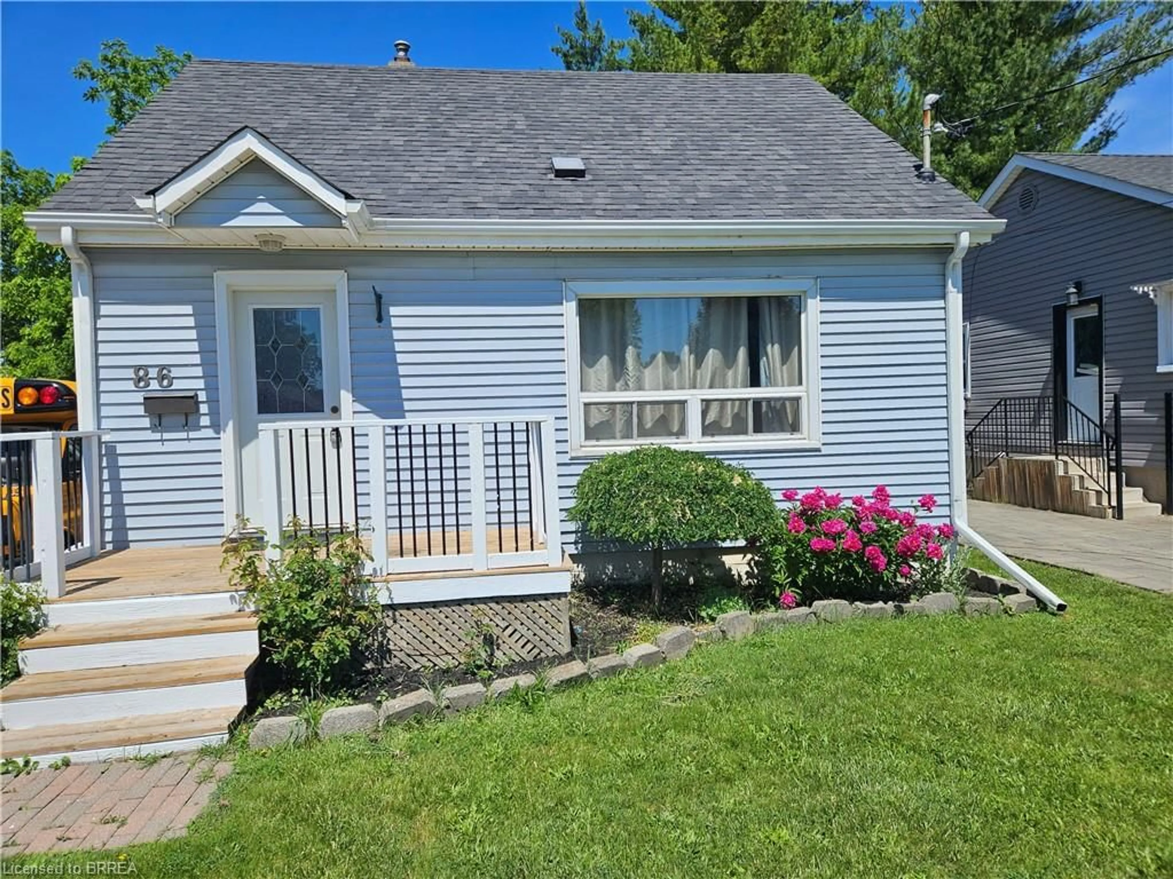 Home with vinyl exterior material, street for 86 North Park St, Brantford Ontario N3R 4K1