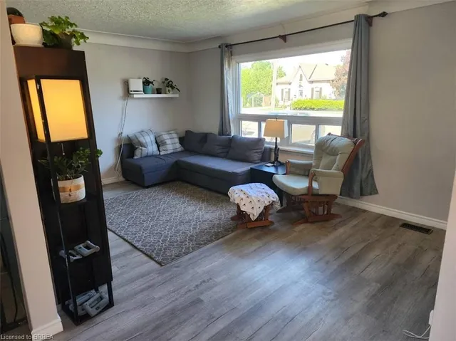 86 North Park St, Brantford 3