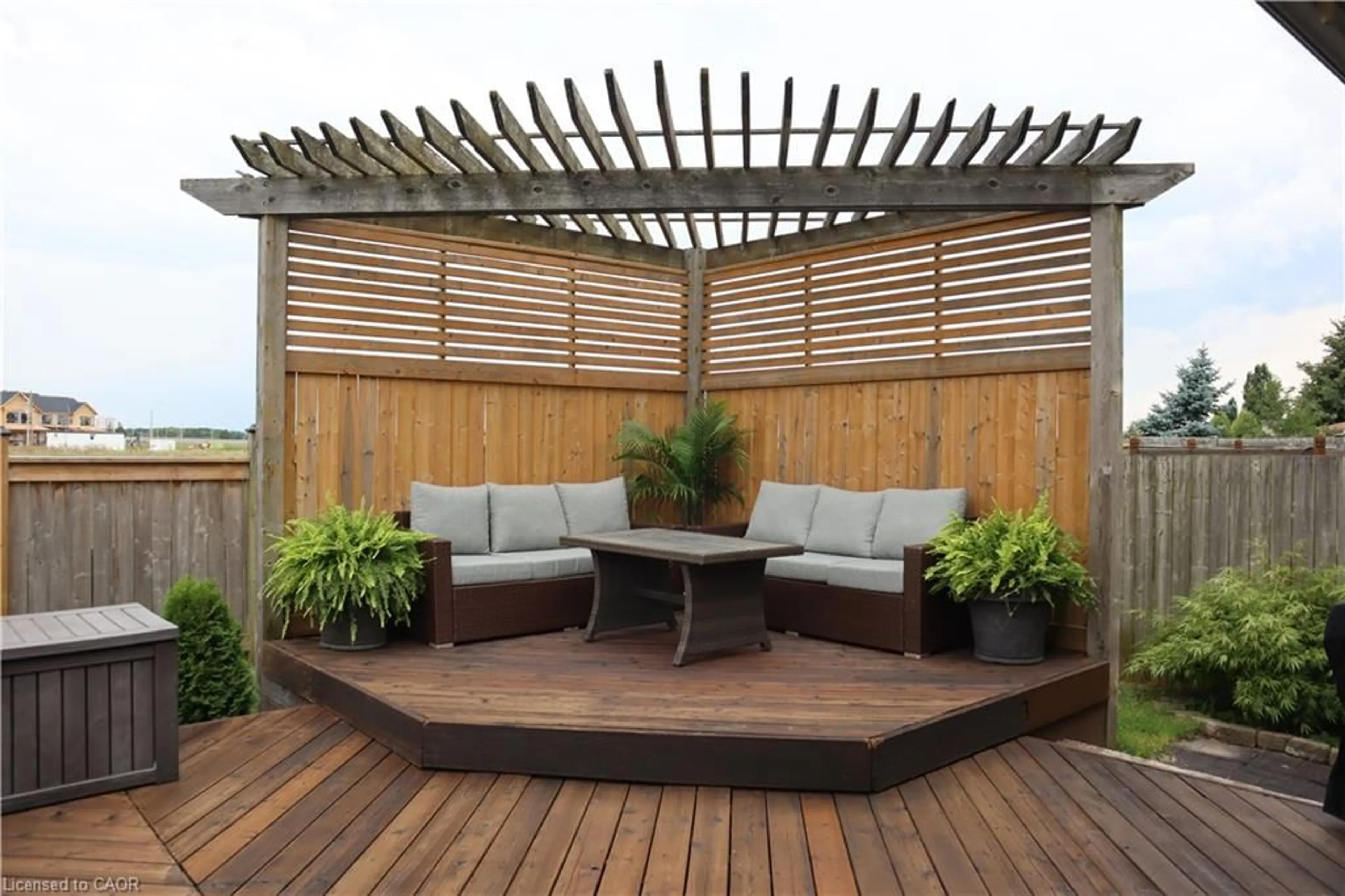 Patio, street for 349 Winterberry Blvd, Thorold Ontario L2V 5E6