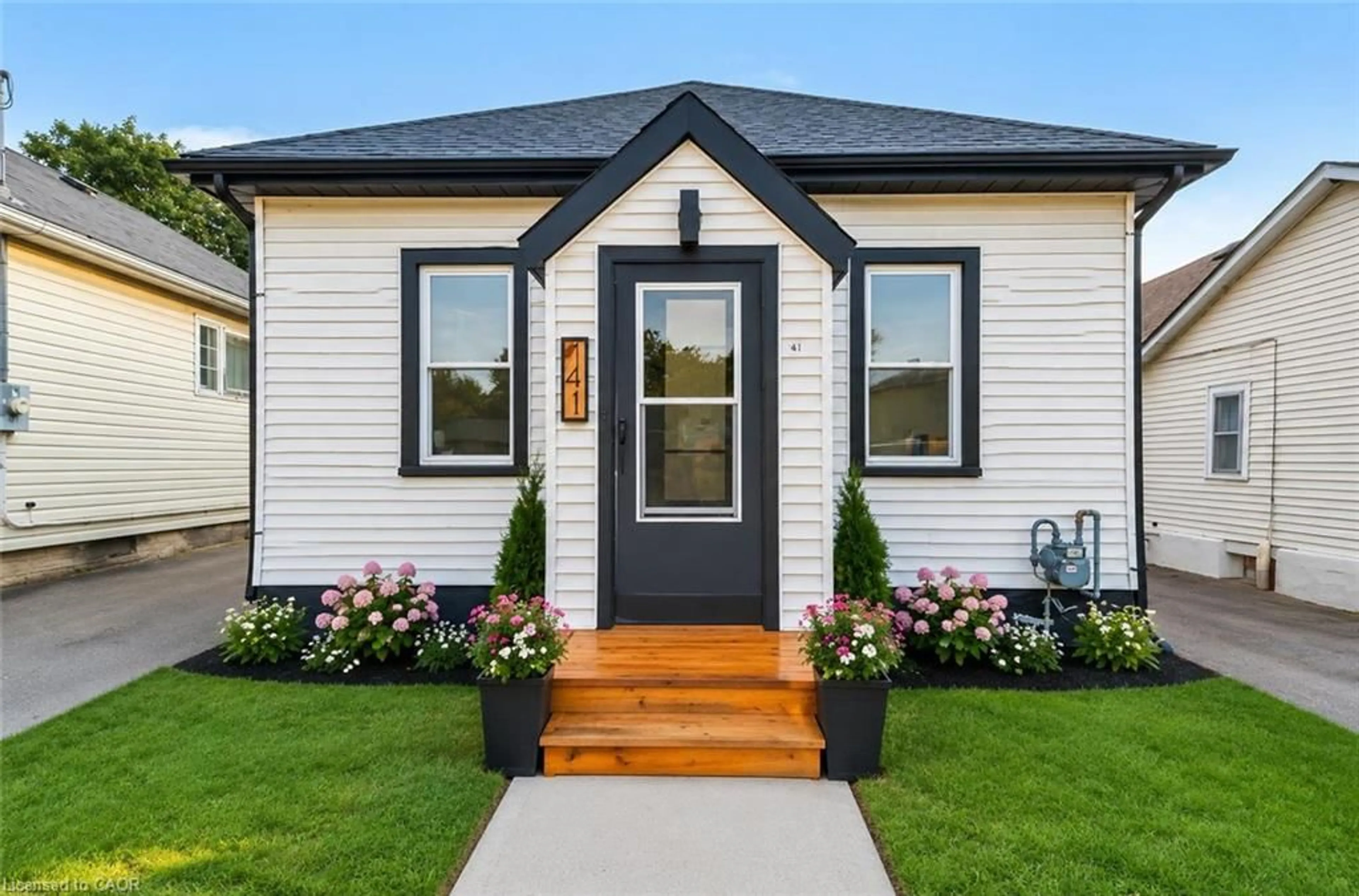 Home with vinyl exterior material, street for 141 Bruce St, Brantford Ontario N3S 4Z2