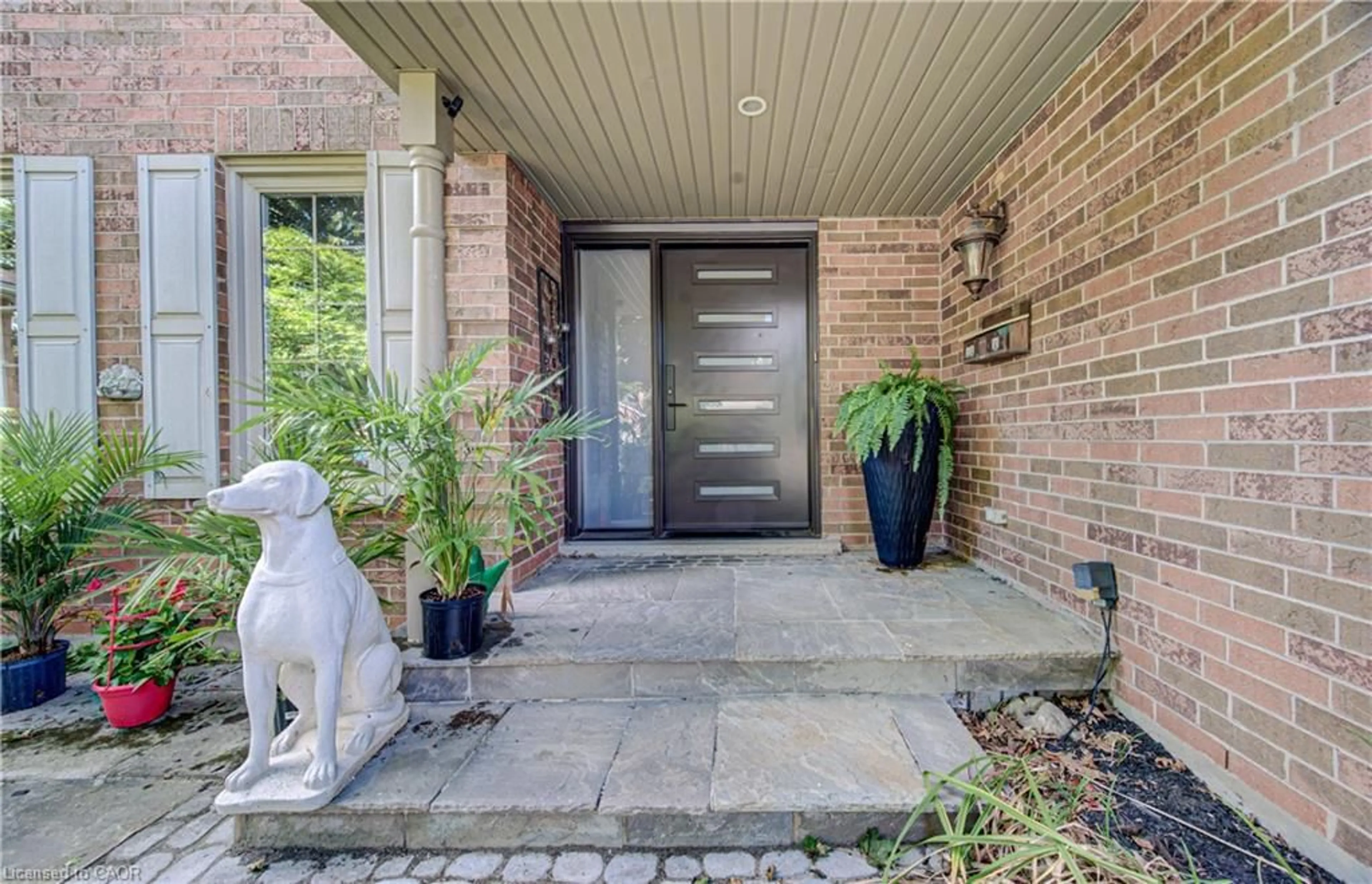 Indoor entryway for 7 Stock Crt, Cambridge Ontario N3C 3R4