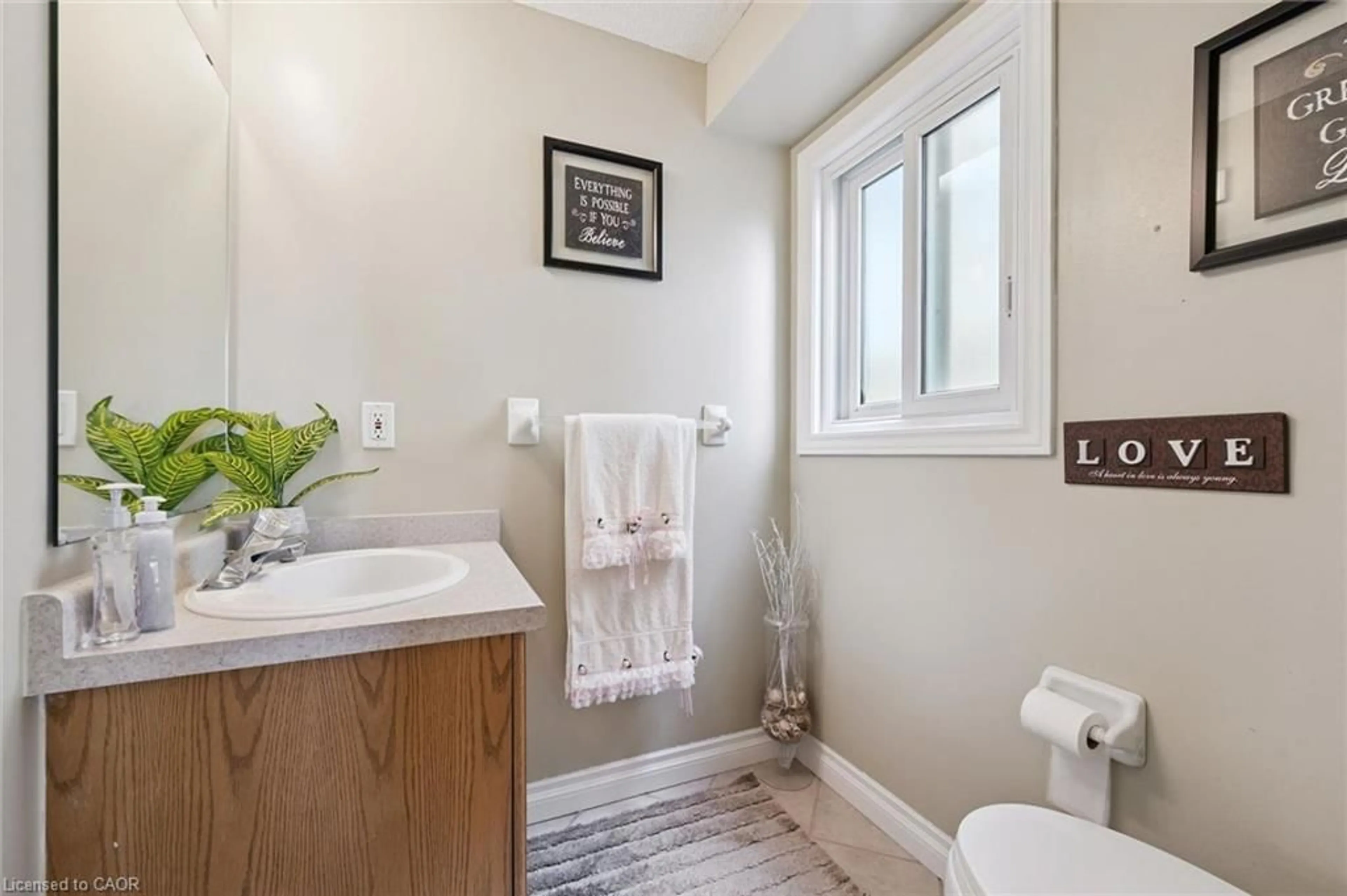 Standard bathroom, ceramic/tile floor for 86 Bridlewreath St, Kitchener Ontario N2E 3V6