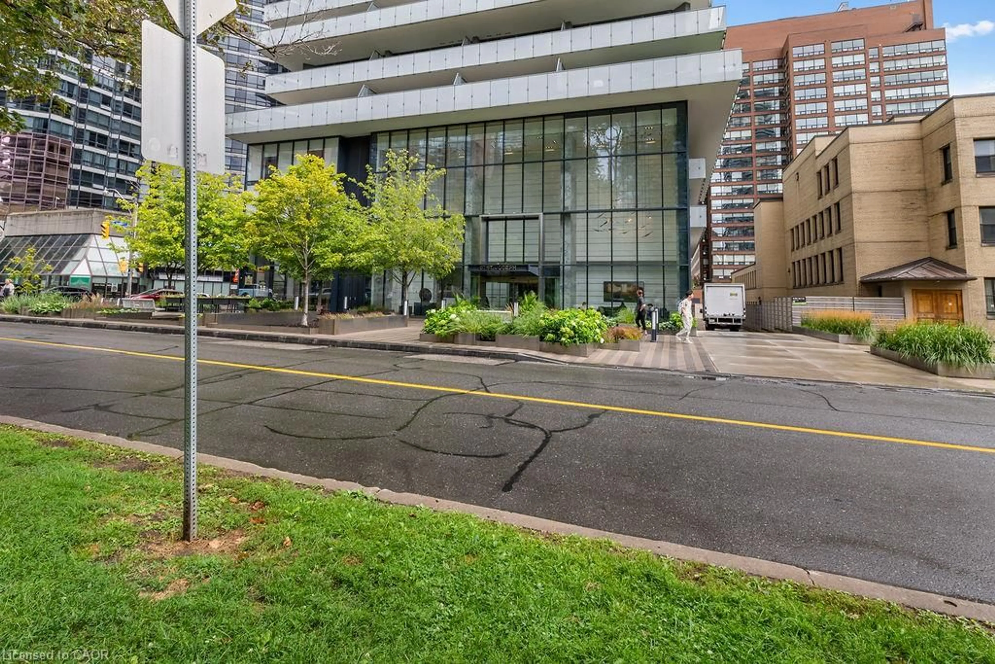 Patio, street for 57 St Joseph St #206, Toronto Ontario M5S 0C5