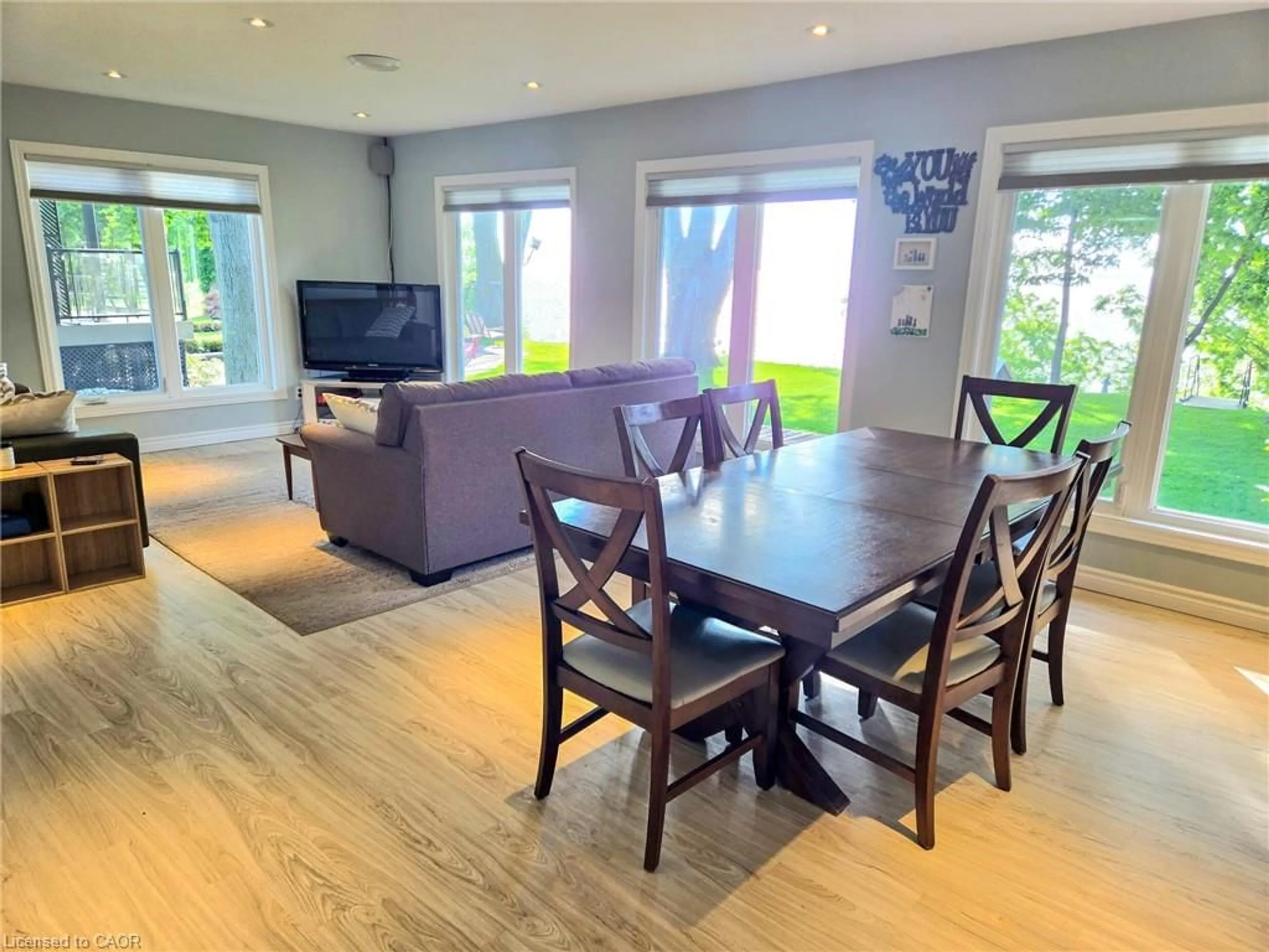 Dining room, wood/laminate floor for 522 Ryerse Blvd, Simcoe Ontario N3Y 4K2