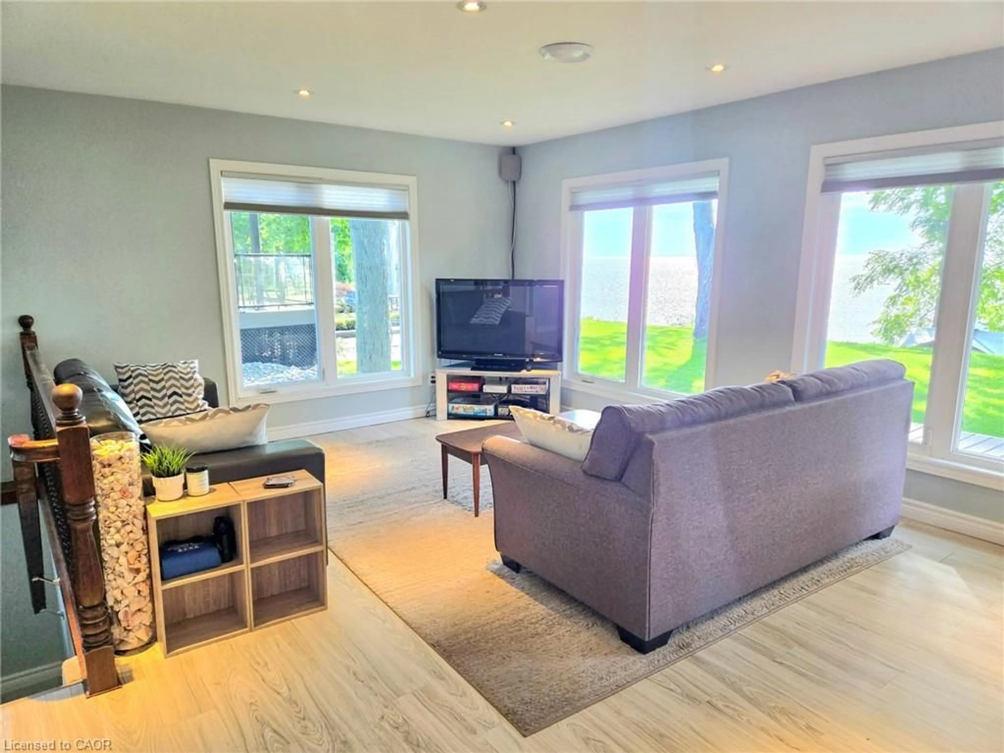 Living room with furniture, unknown for 522 Ryerse Blvd, Simcoe Ontario N3Y 4K2