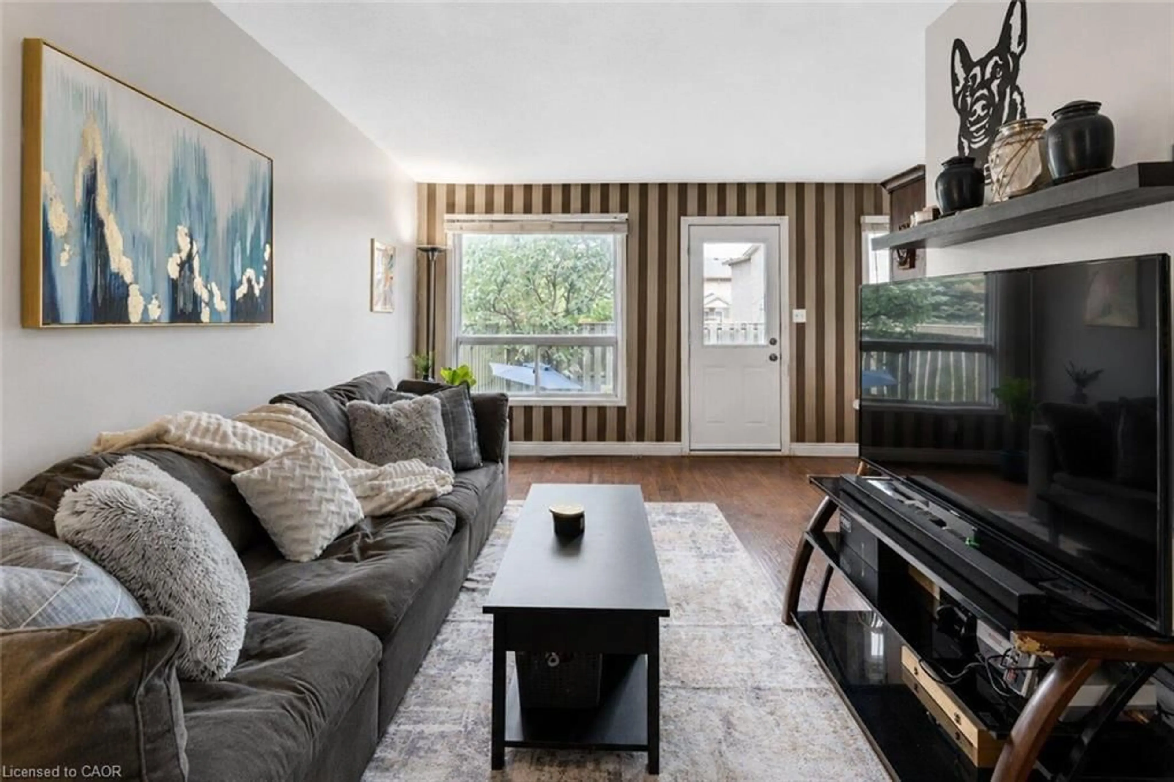 Living room with furniture, unknown for 899 Stone Church Rd #1, Hamilton Ontario L8W 1B2