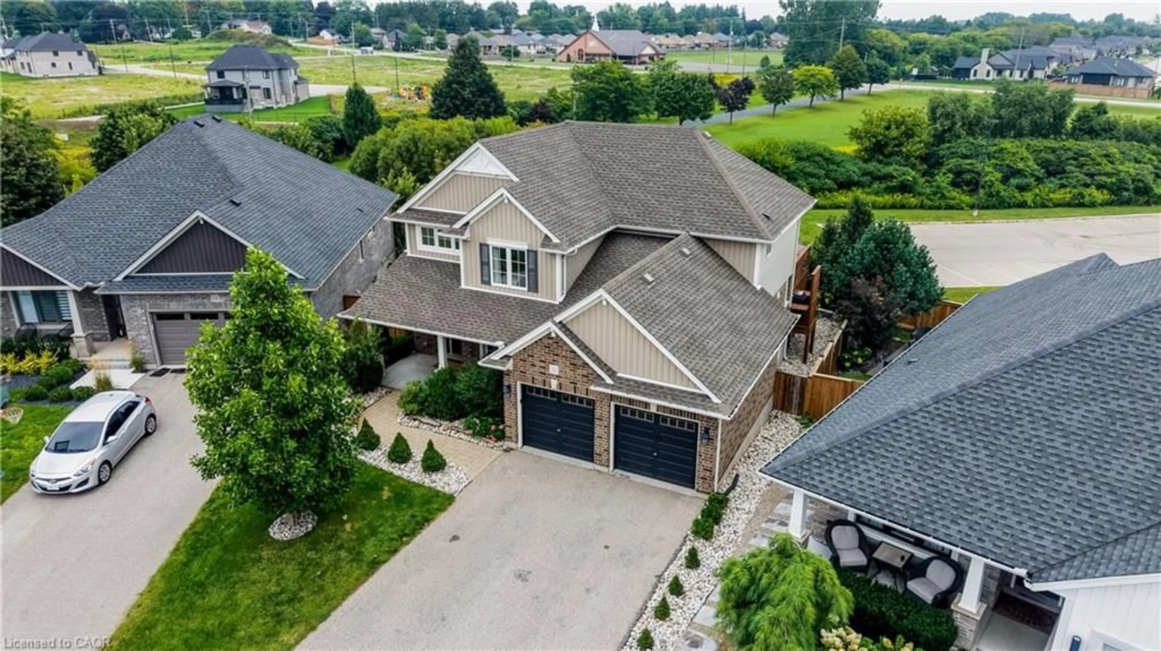 A pic from outside/outdoor area/front of a property/back of a property/a pic from drone, street for 22 Nancy Crt, Tillsonburg Ontario N4G 0G3