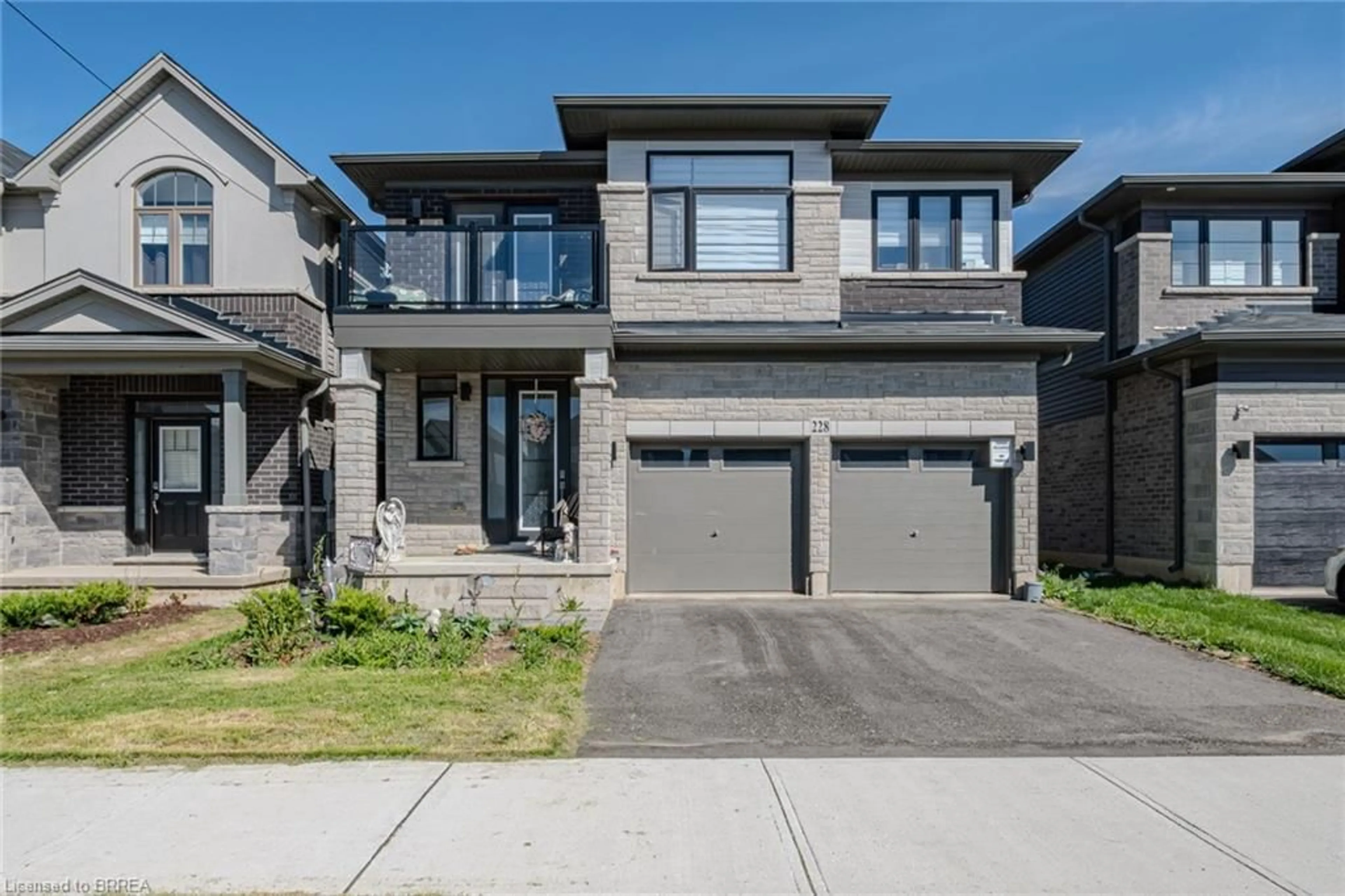 Home with brick exterior material, street for 228 Longboat Run, Brantford Ontario N3T 0X1