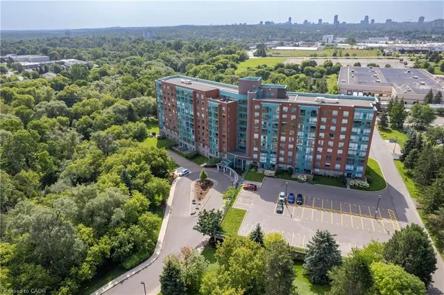 55 Blue Springs Dr #611, Waterloo 2