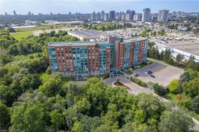 55 Blue Springs Dr #611, Waterloo 3