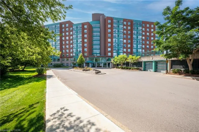 55 Blue Springs Dr #611, Waterloo 4