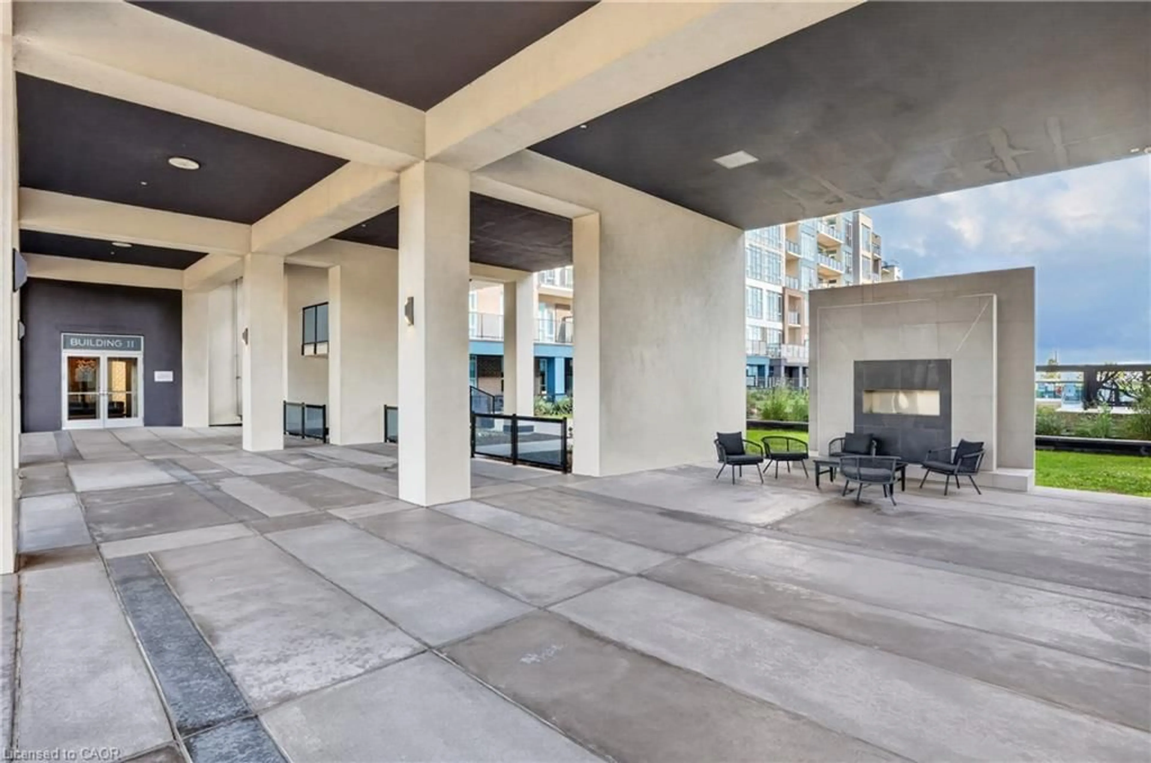 Patio, street for 16 Concord Pl #431, Grimsby Ontario L3M 0J1