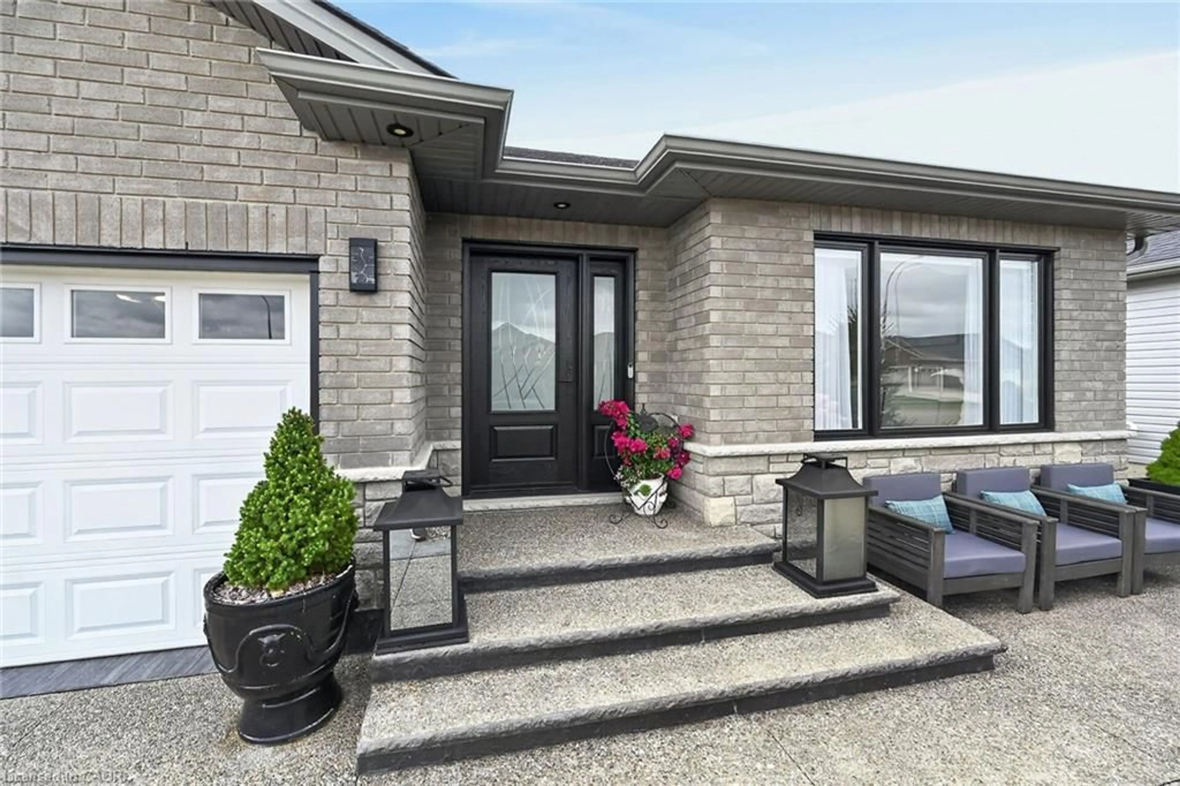 Home with brick exterior material, street for 18 Linda Cres, Hagersville Ontario N0A 1H0