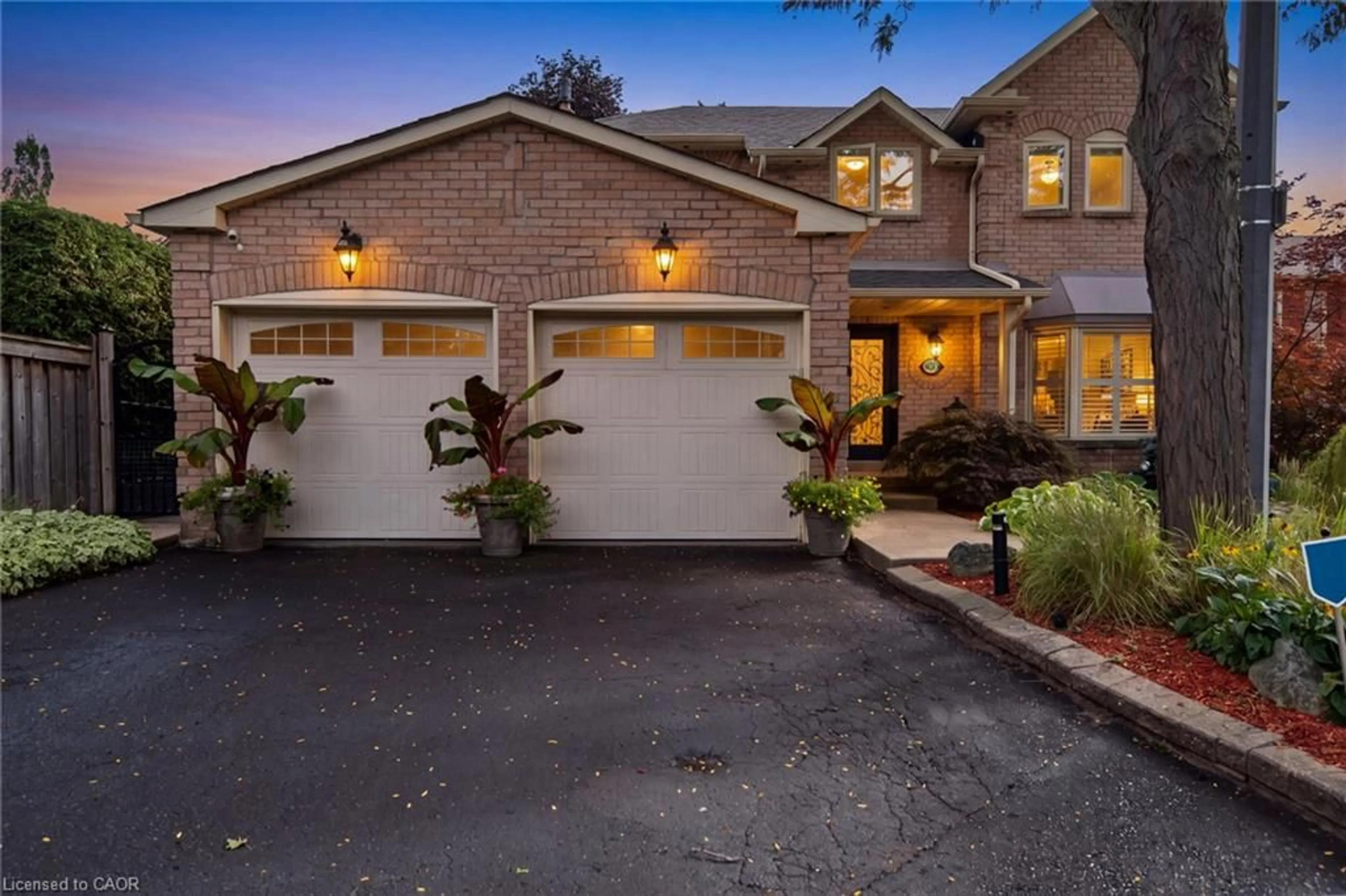 Home with brick exterior material, street for 6624 Mockingbird Lane, Mississauga Ontario L5N 5K4