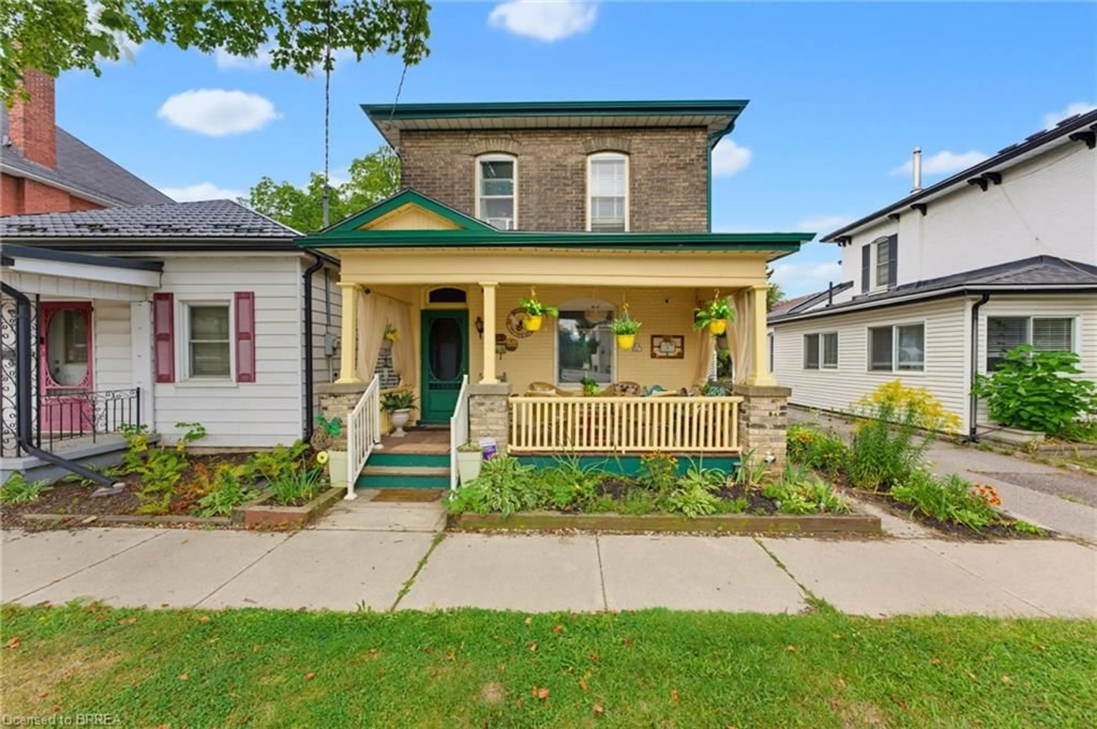 Home with brick exterior material, street for 122 William St, Brantford Ontario N3T 3L1
