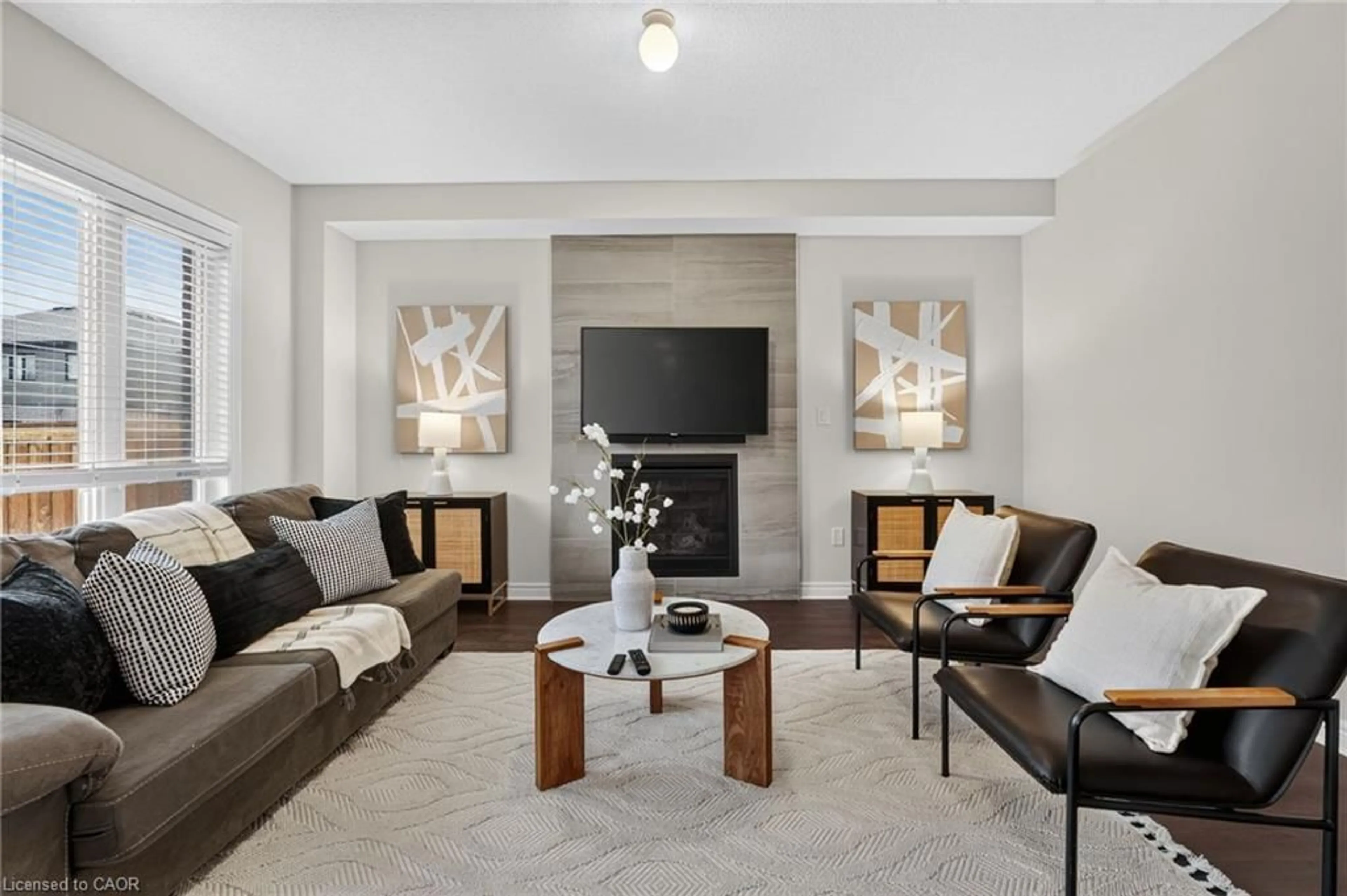 Living room with furniture, unknown for 205 Shoreview Dr, Welland Ontario L3B 6H9