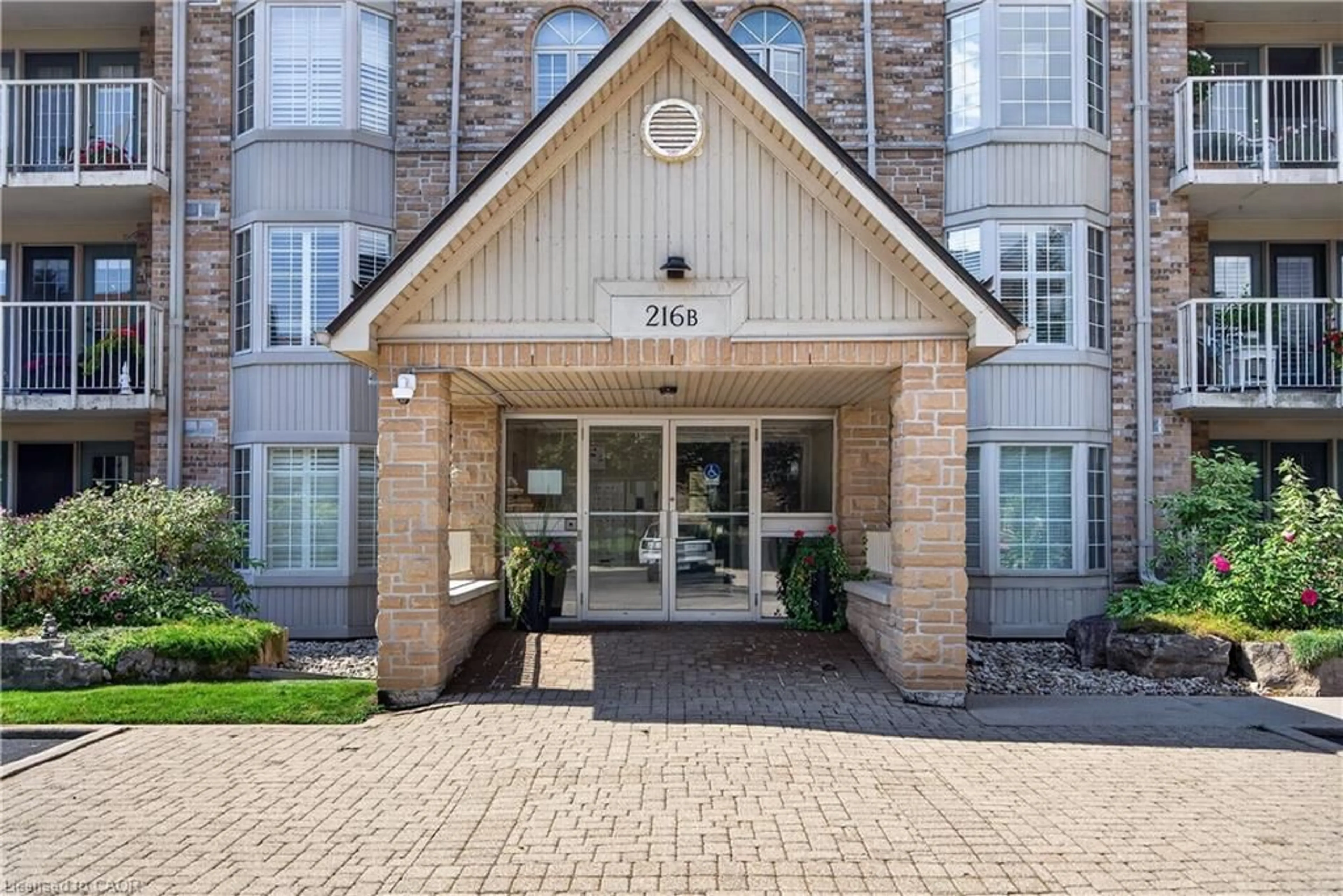 Indoor foyer for 216 Plains Rd #B404, Burlington Ontario L7T 1G2