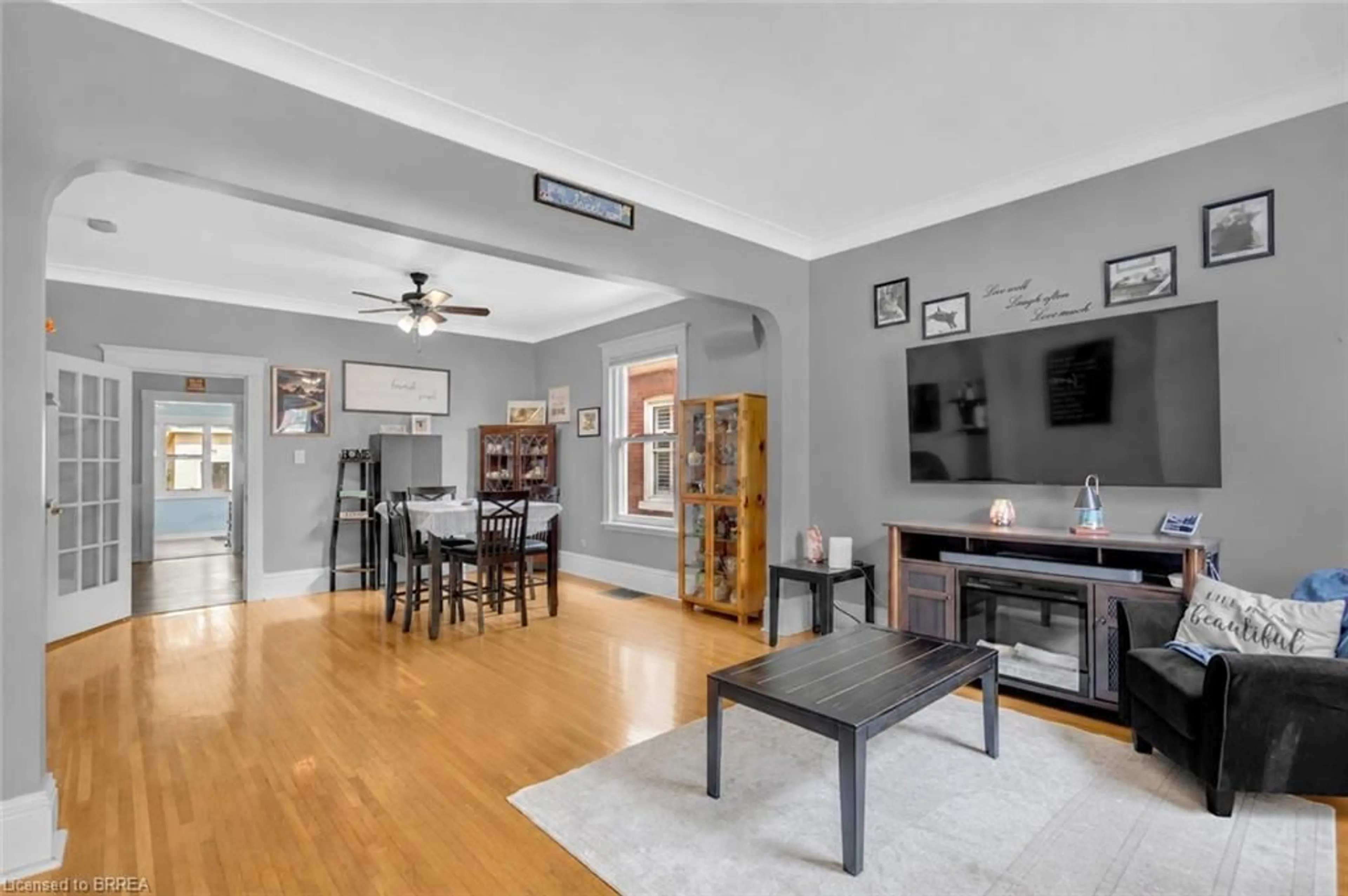 Living room with furniture, unknown for 15 Salisbury Ave, Brantford Ontario N3S 1M6