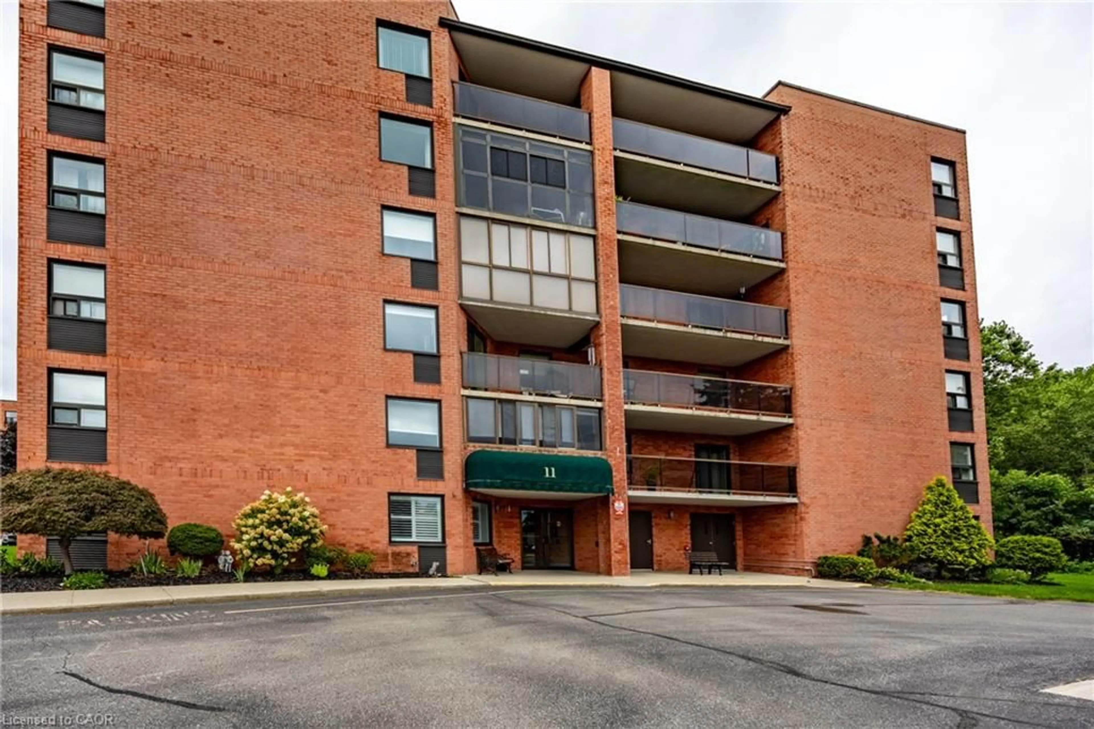 Indoor foyer for 11 Mill Pond Crt #506, Simcoe Ontario N3Y 5J5