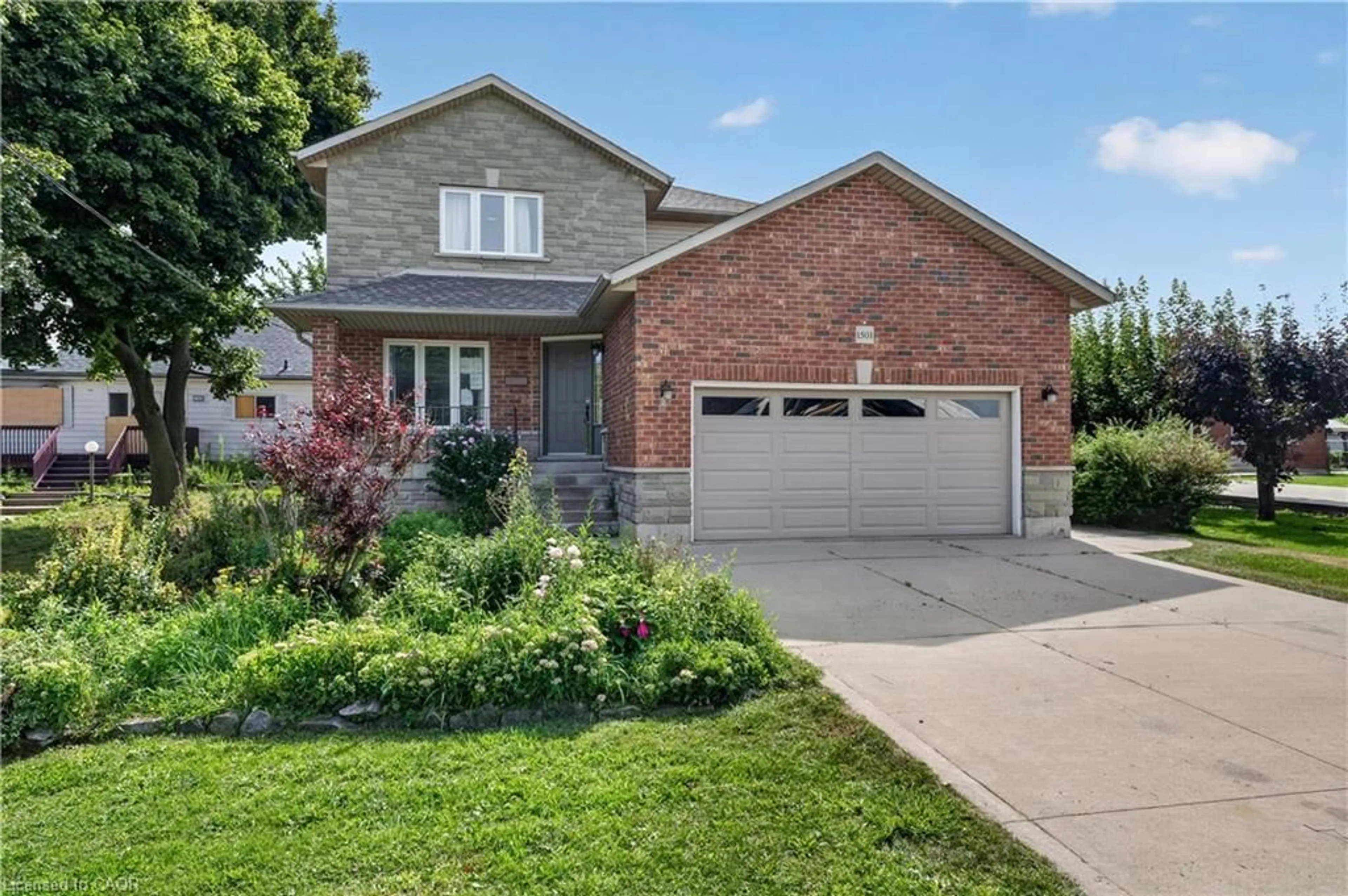 Home with brick exterior material, street for 1501 Upper Sherman Ave, Hamilton Ontario L8W 0B9