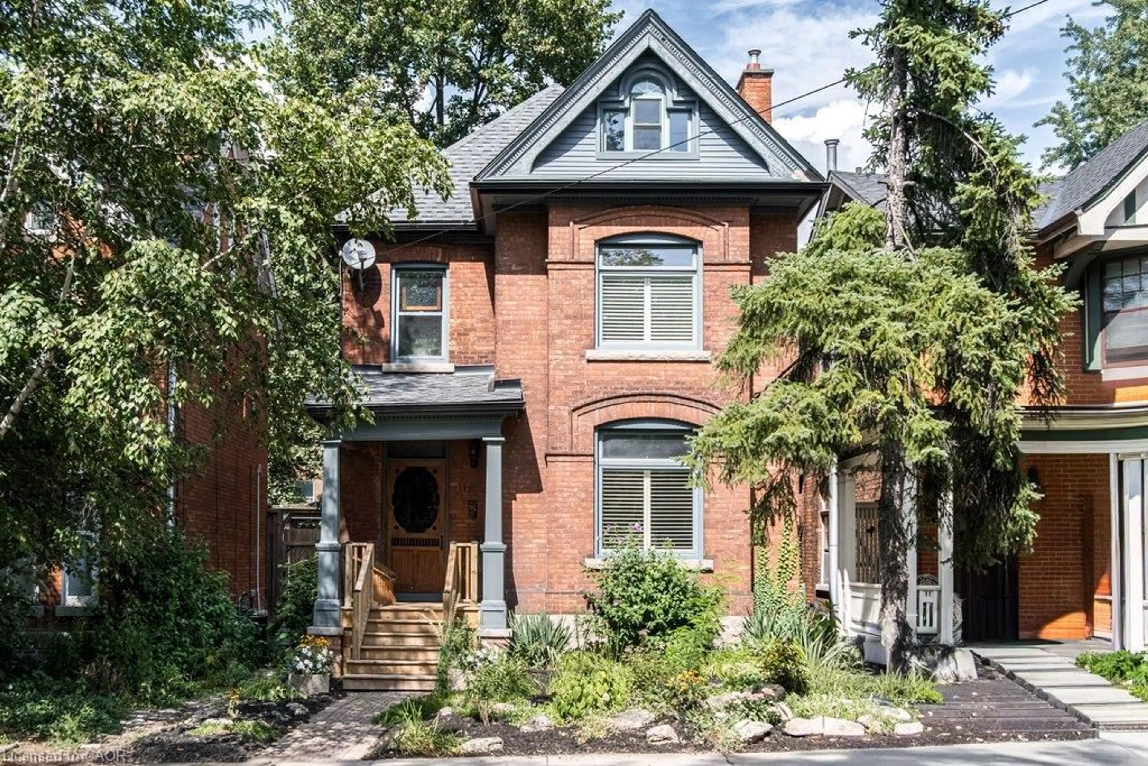 Home with brick exterior material, street for 118 Markland St, Hamilton Ontario L8P 2K1