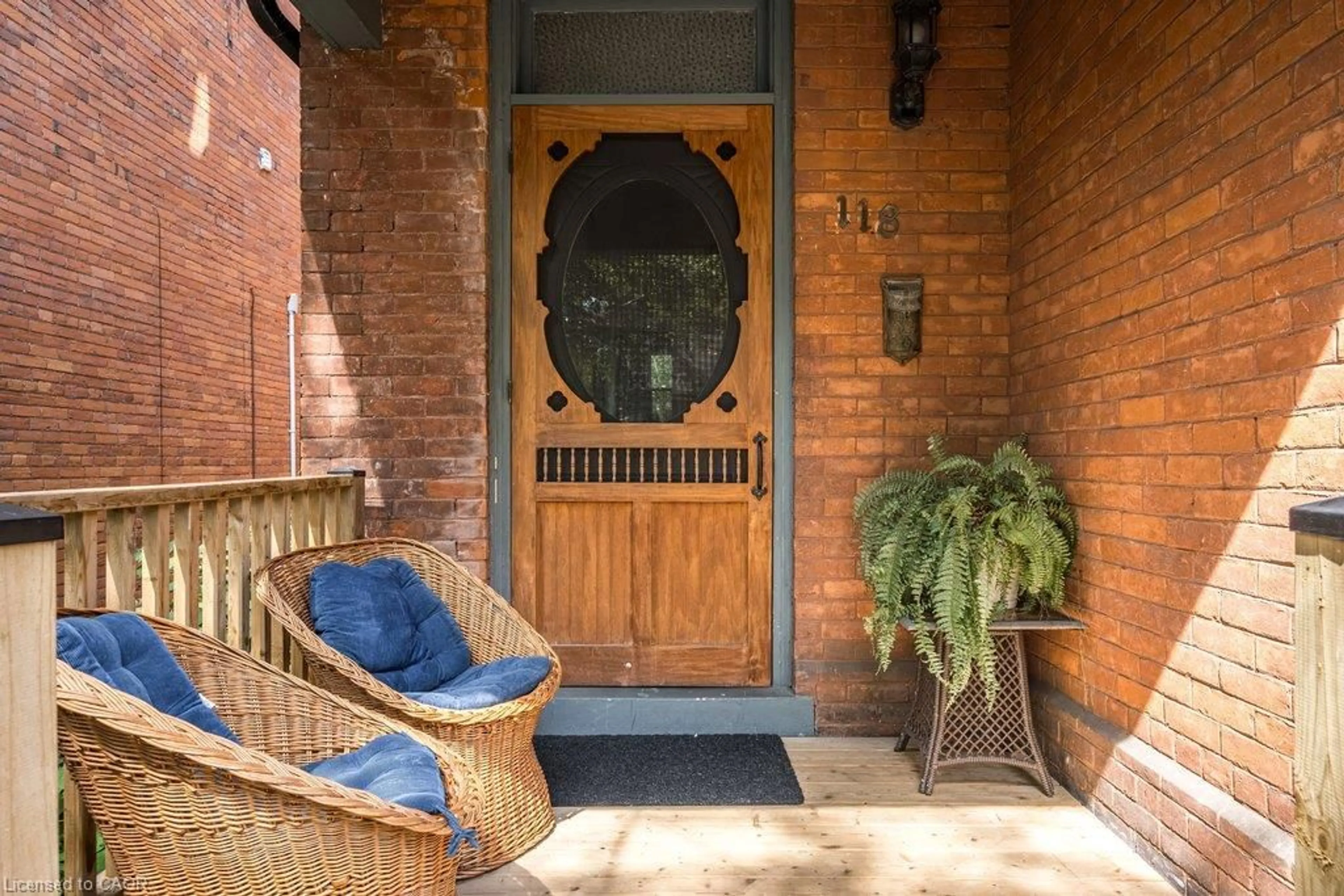 Indoor entryway for 118 Markland St, Hamilton Ontario L8P 2K1
